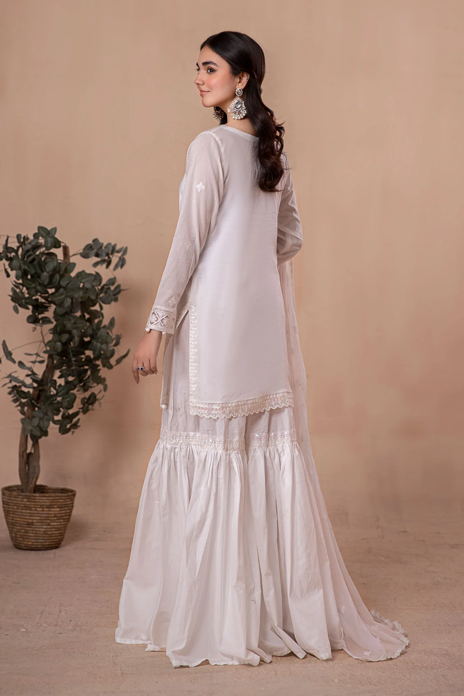 3 Piece Embroidered Lawn Suit - Image 7