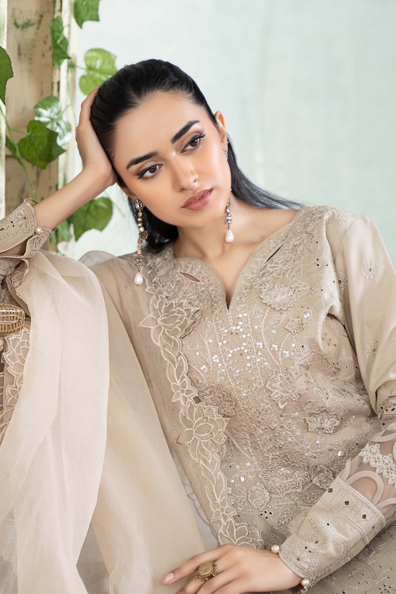 3 Piece Embroidered Lawn Suit - Image 2