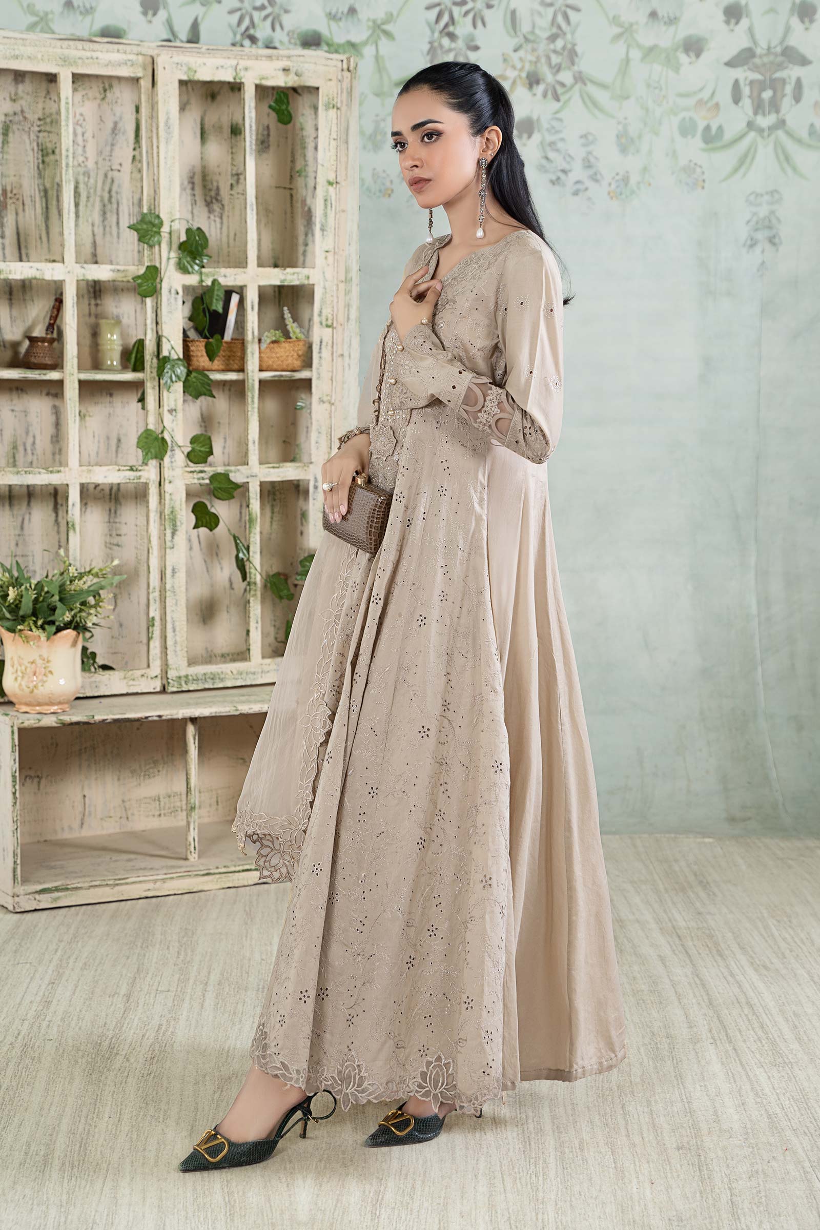 3 Piece Embroidered Lawn Suit - Image 5