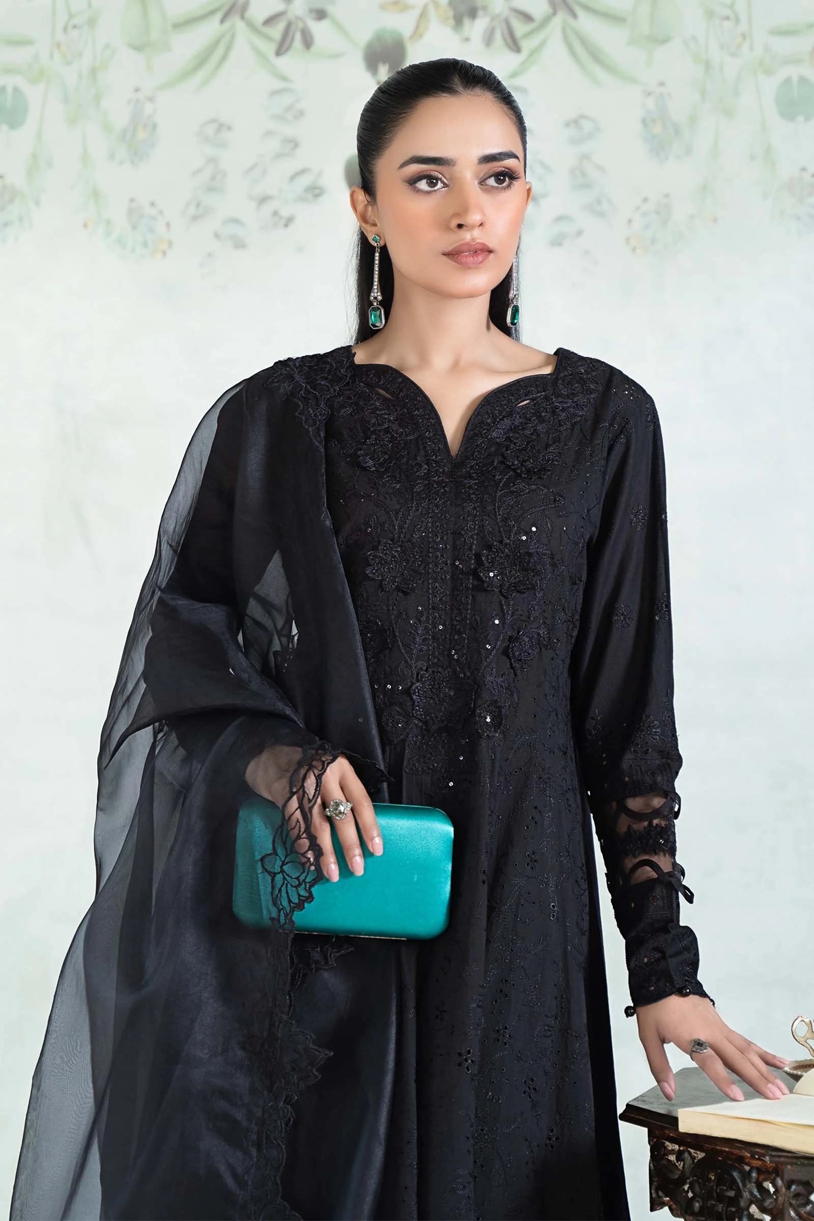 3 Piece Embroidered Lawn Suit - Image 2
