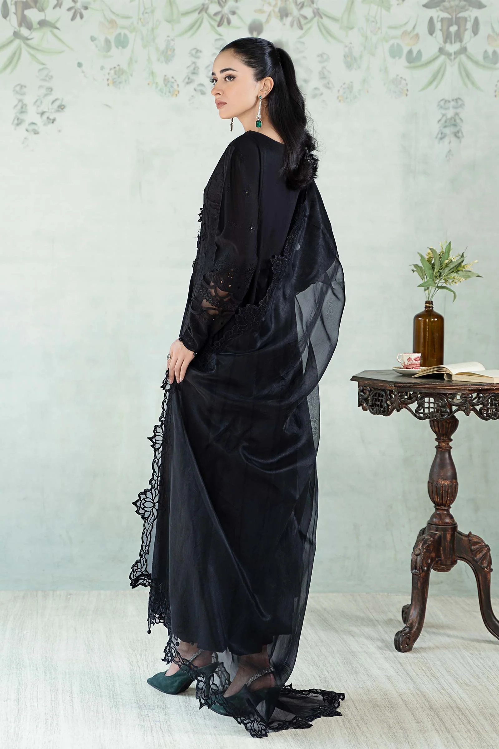 3 Piece Embroidered Lawn Suit - Image 5