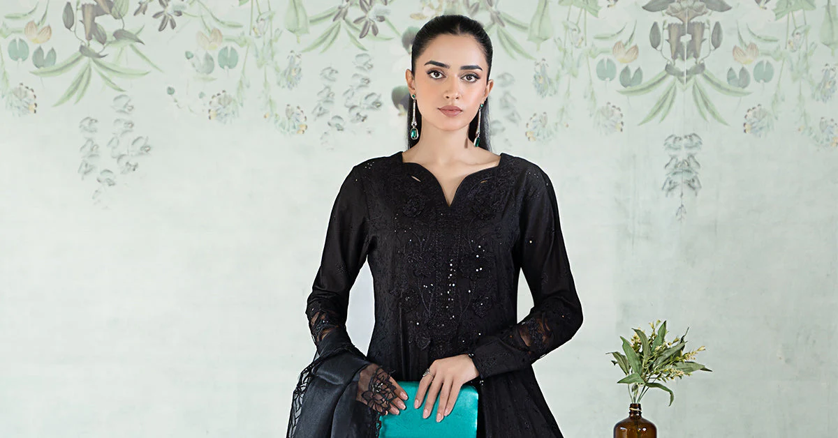 3 Piece Embroidered Lawn Suit - Image 6
