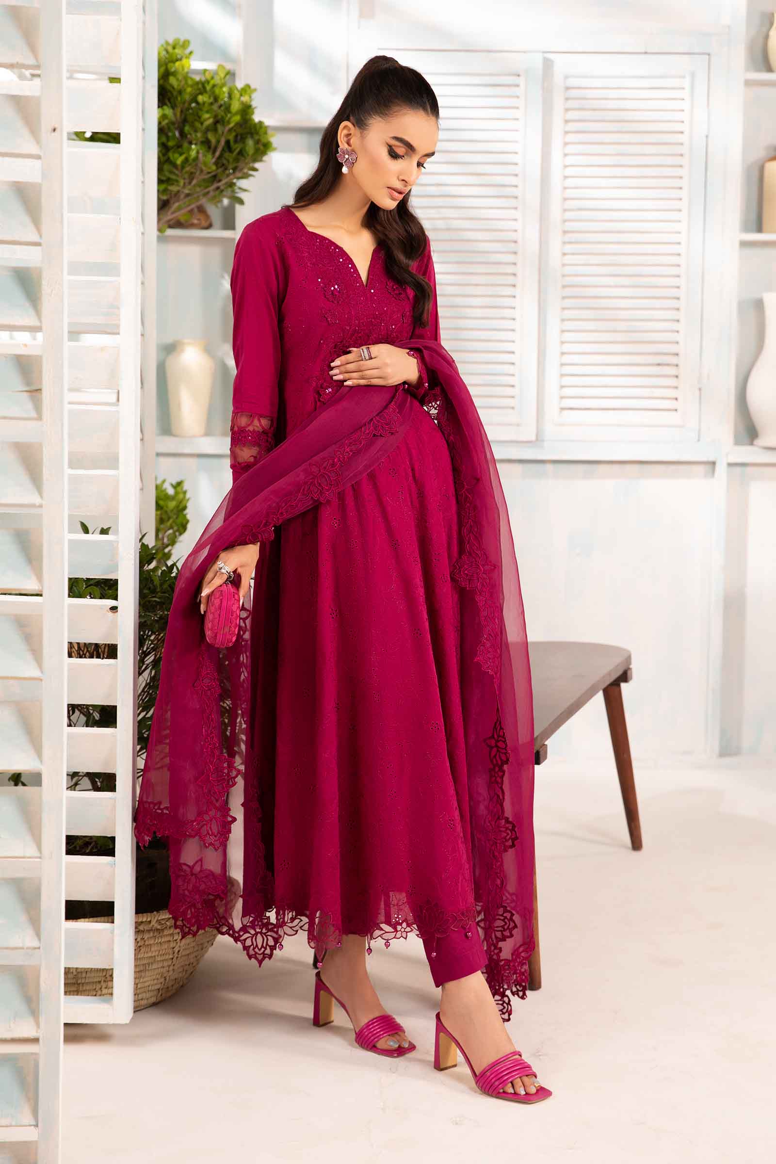 3 Piece Embroidered Lawn Suit - Image 6
