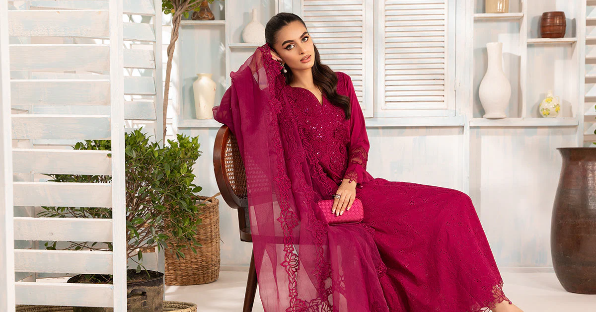 3 Piece Embroidered Lawn Suit - Image 9