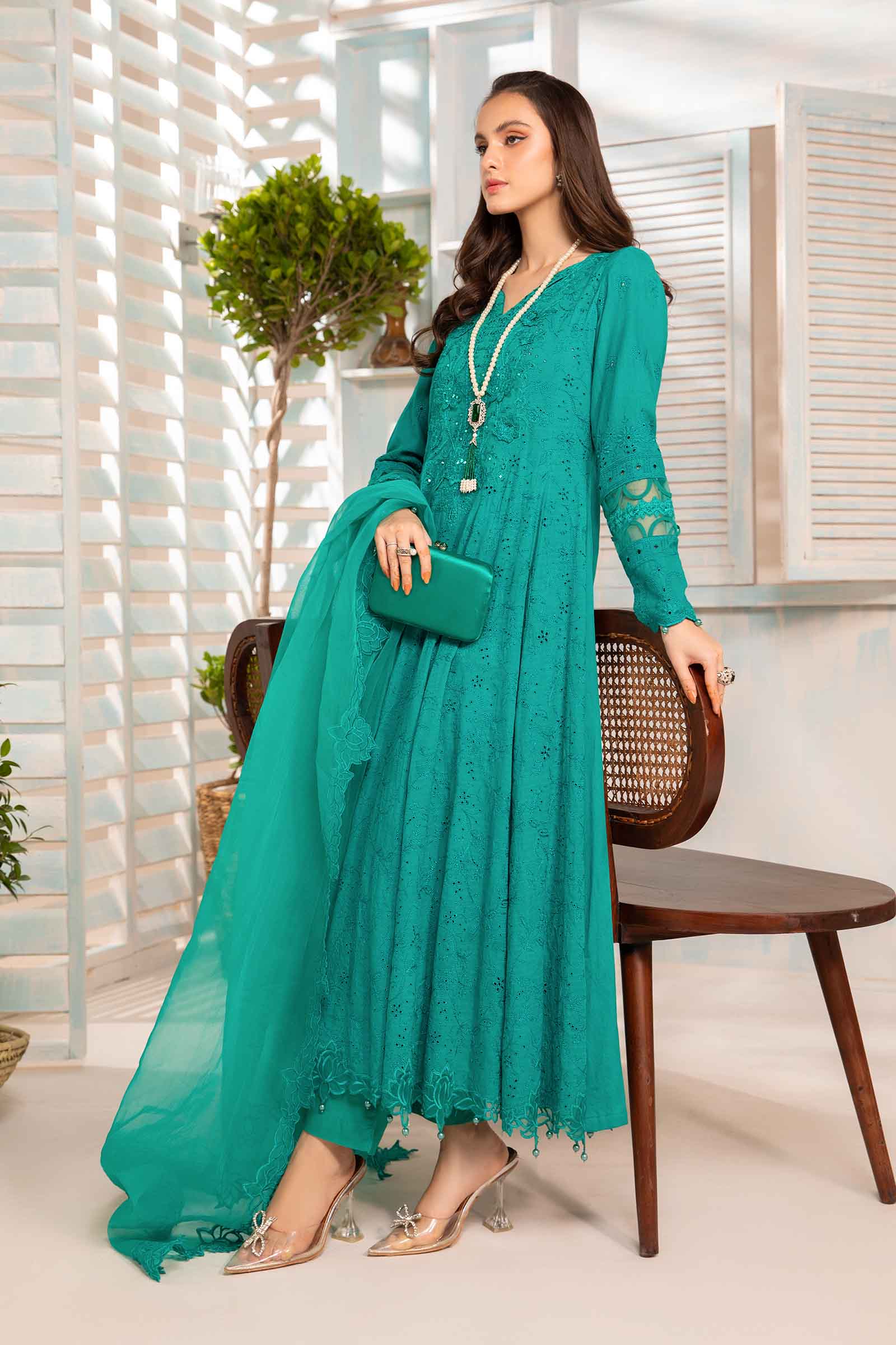3 Piece Embroidered Lawn Suit - Image 4
