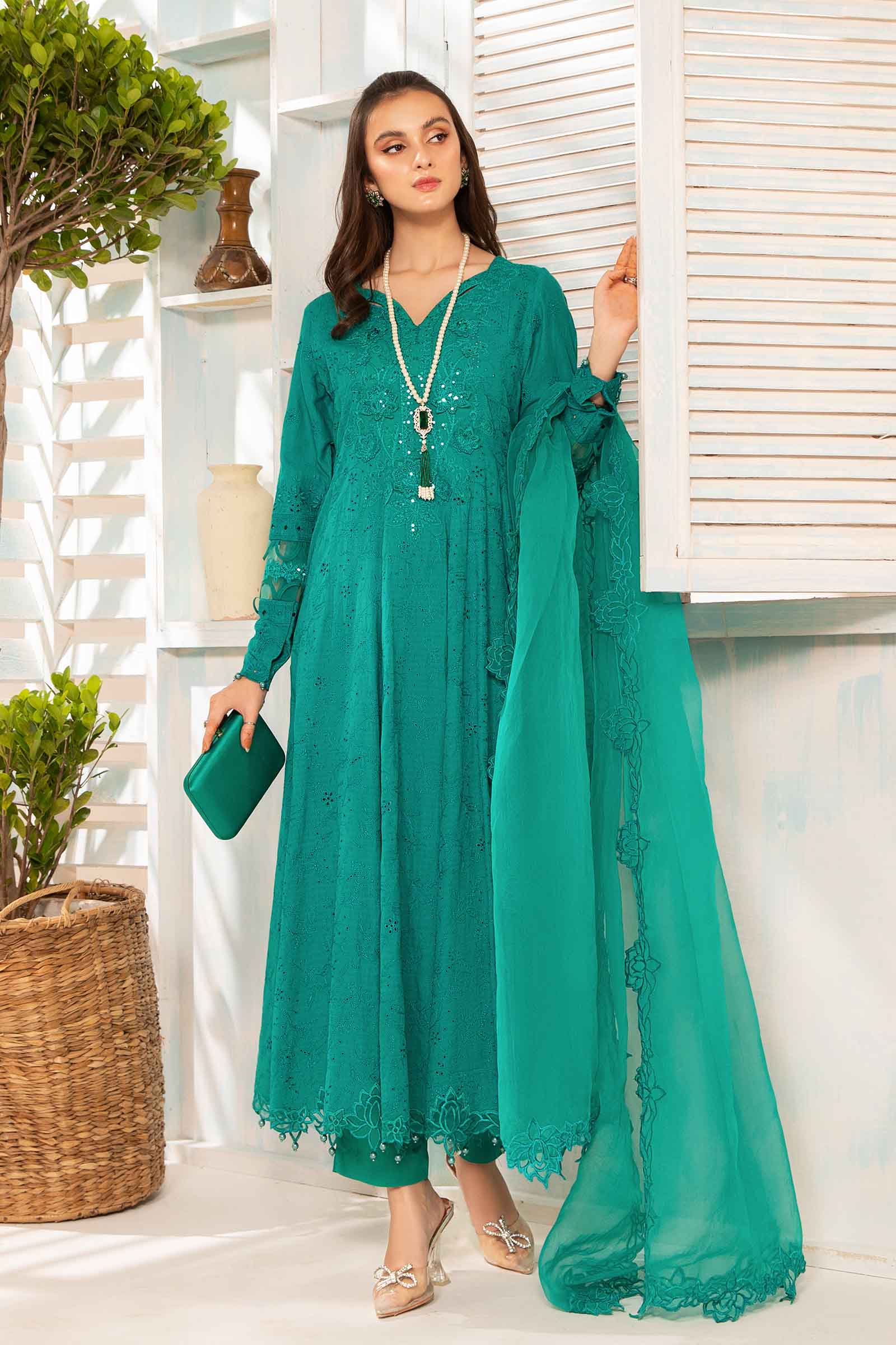 3 Piece Embroidered Lawn Suit - Image 5