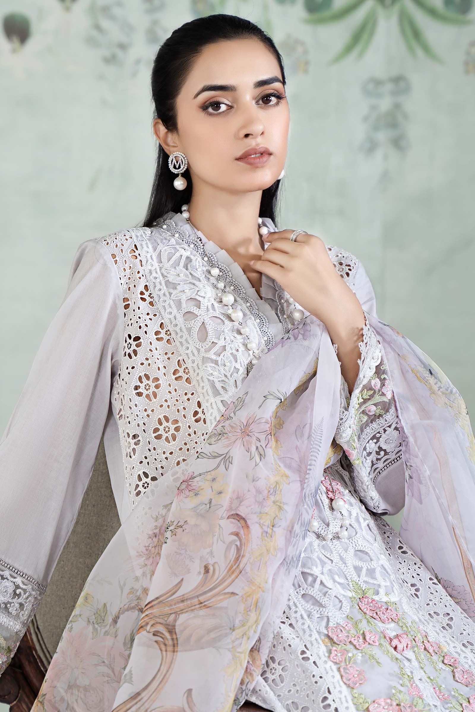 3 Piece Embroidered Lawn Suit - Image 2