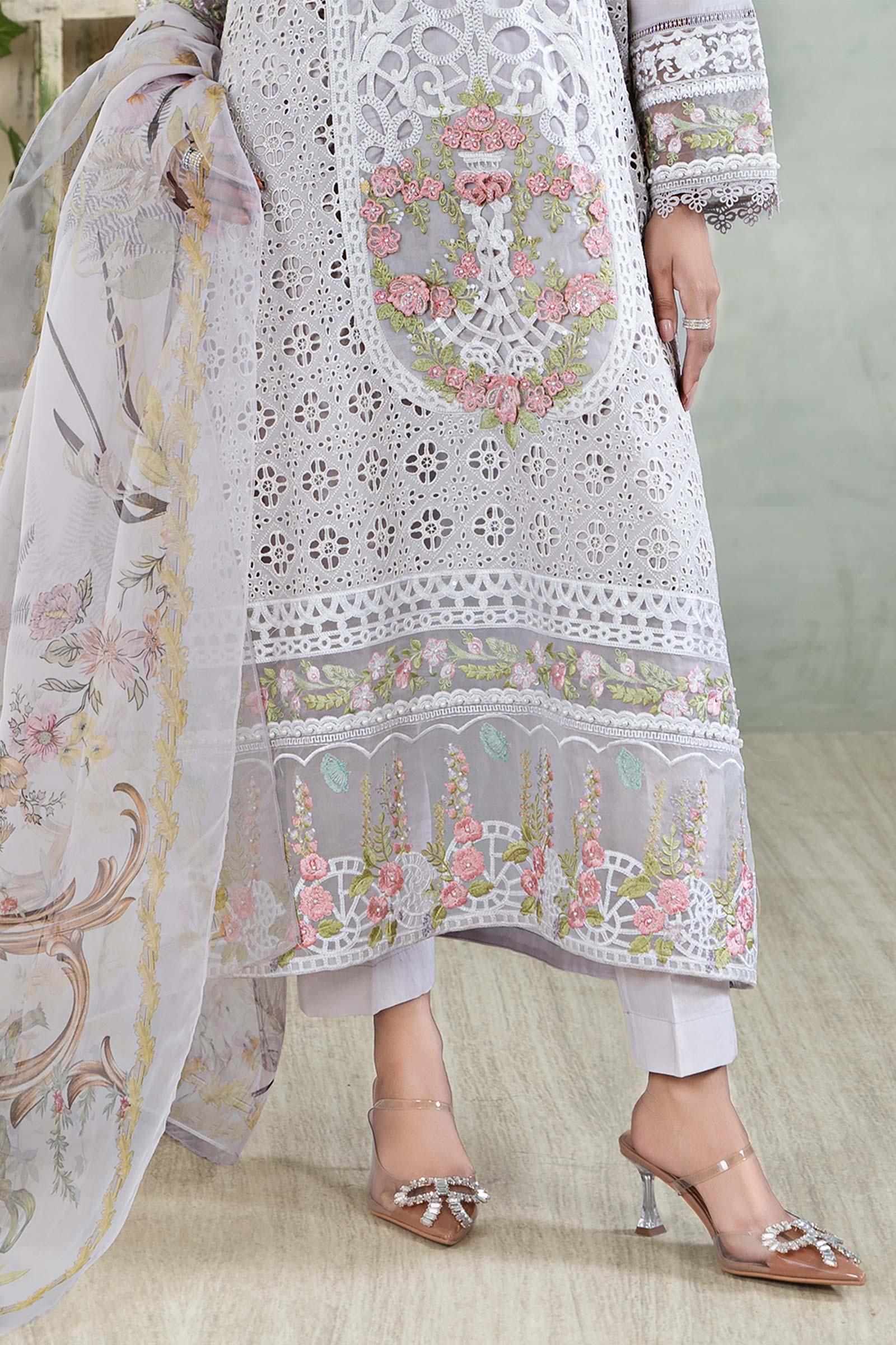 3 Piece Embroidered Lawn Suit - Image 4