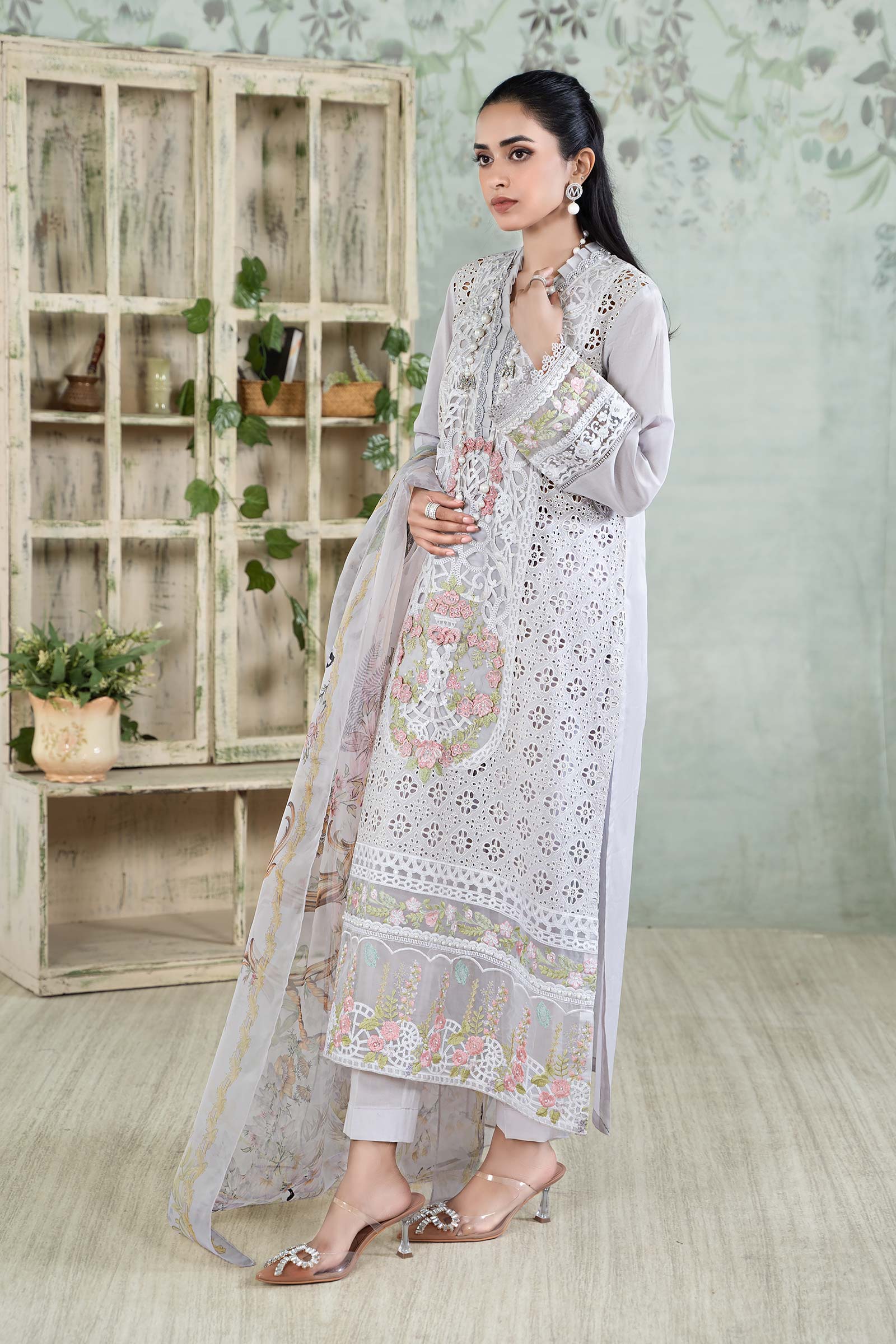3 Piece Embroidered Lawn Suit - Image 6