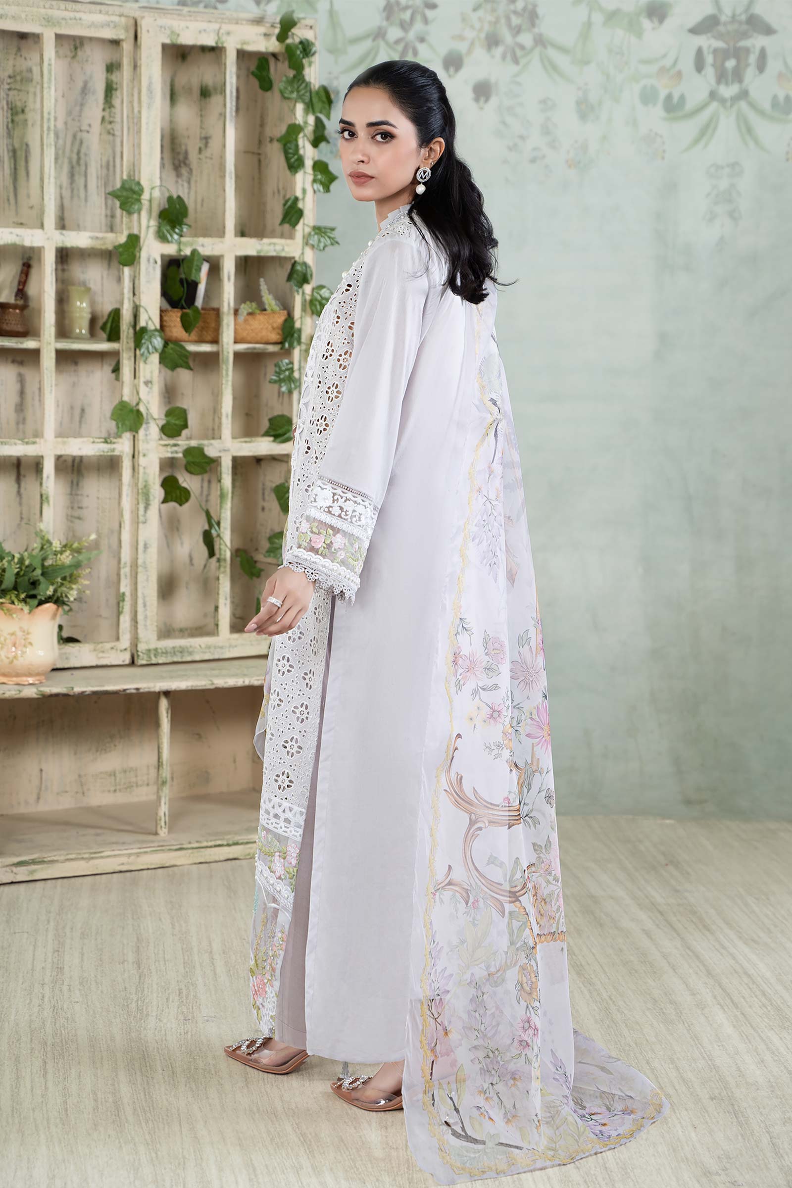 3 Piece Embroidered Lawn Suit - Image 7