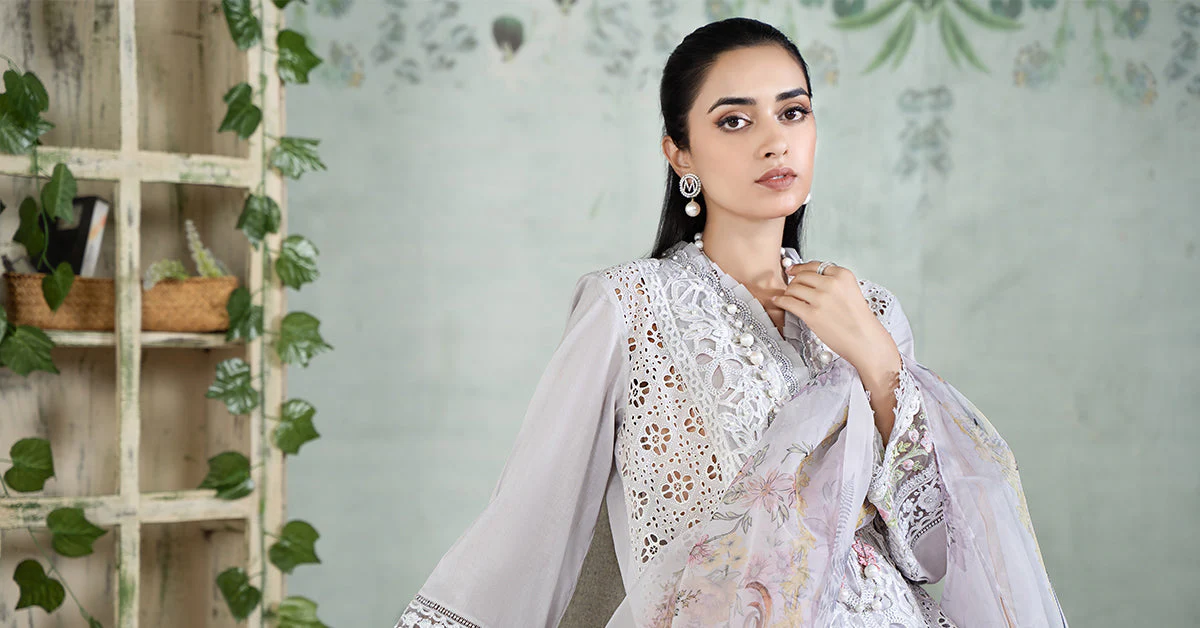 3 Piece Embroidered Lawn Suit - Image 8