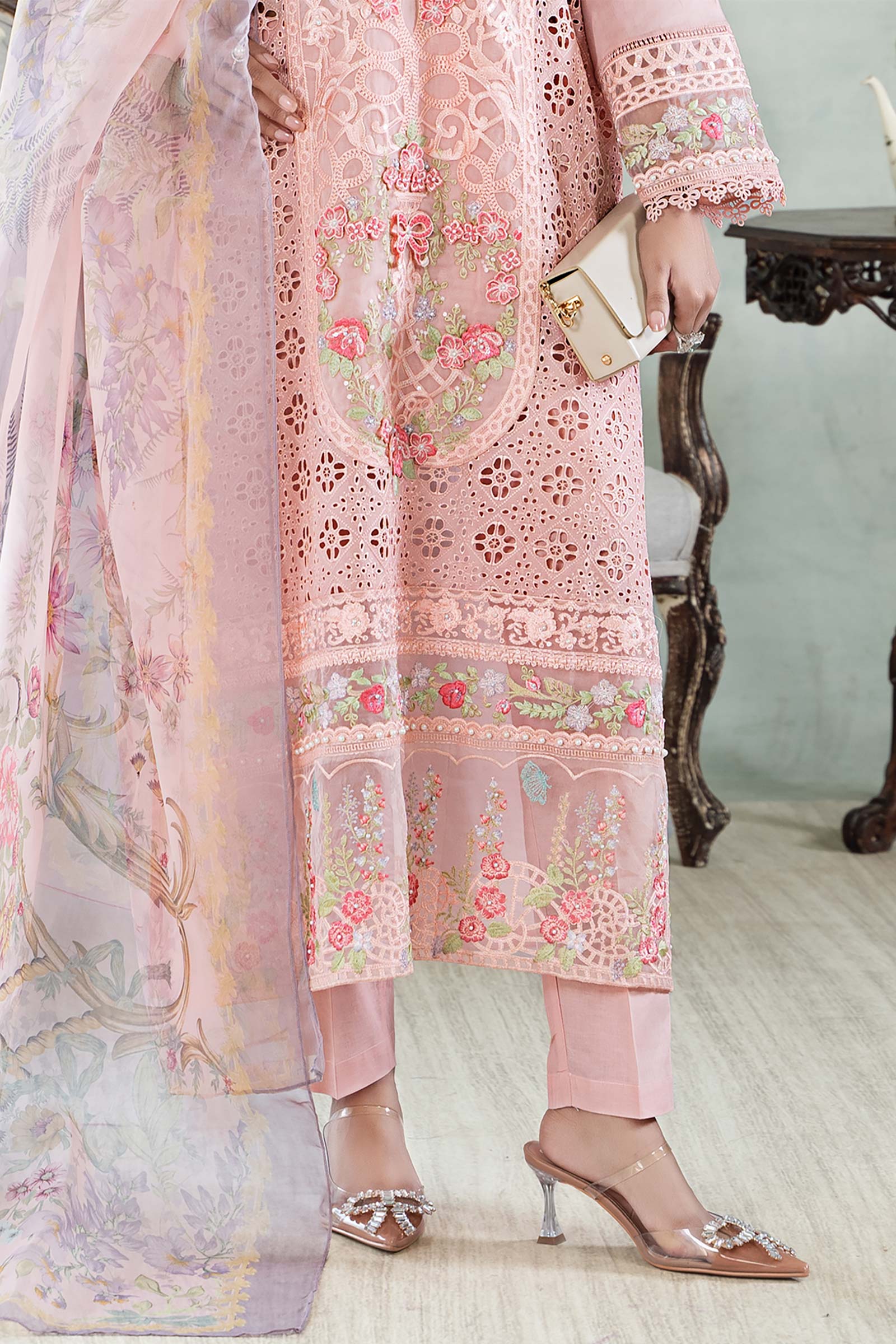 3 Piece Embroidered Lawn Suit - Image 5