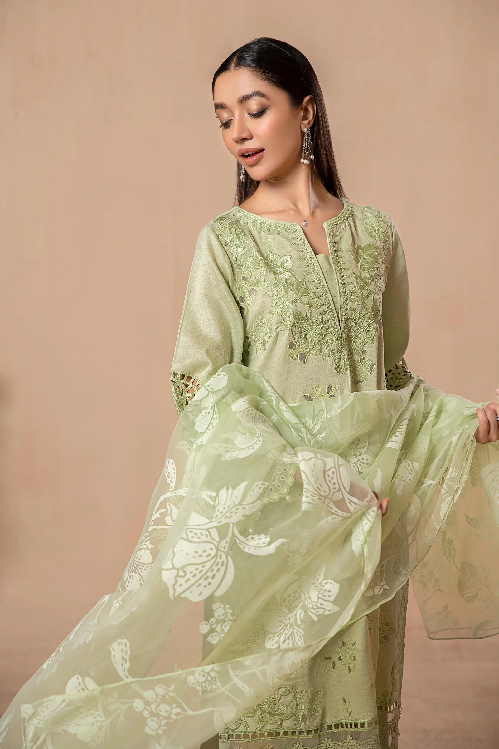 3 Piece Embroidered Lawn Suit - Image 3