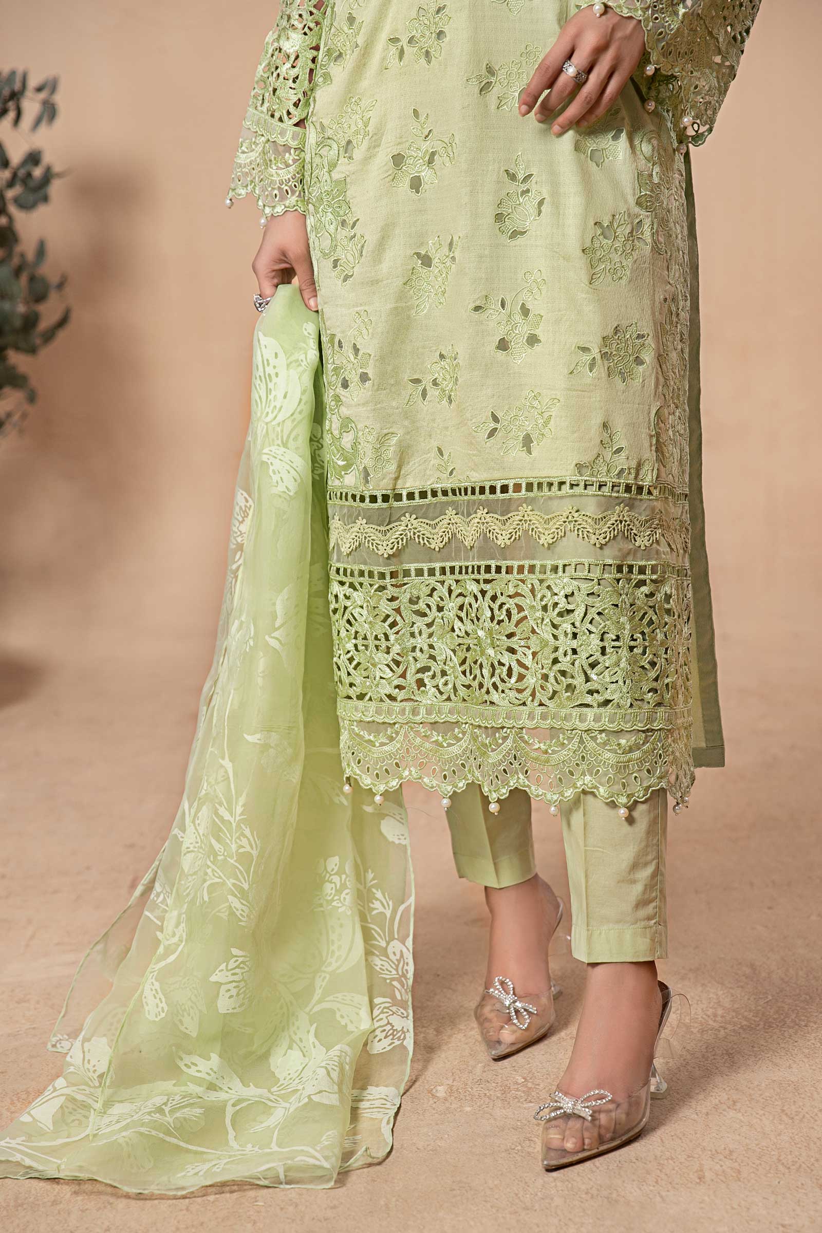 3 Piece Embroidered Lawn Suit - Image 4