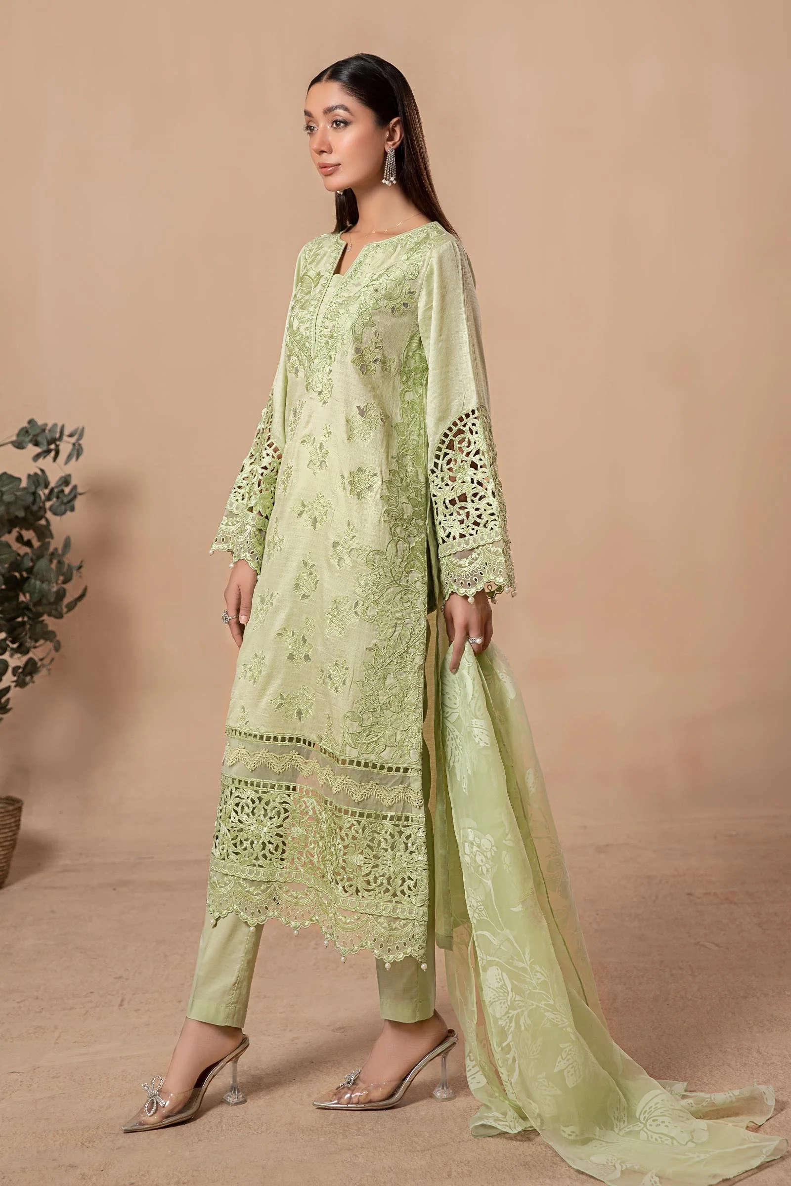 3 Piece Embroidered Lawn Suit - Image 6