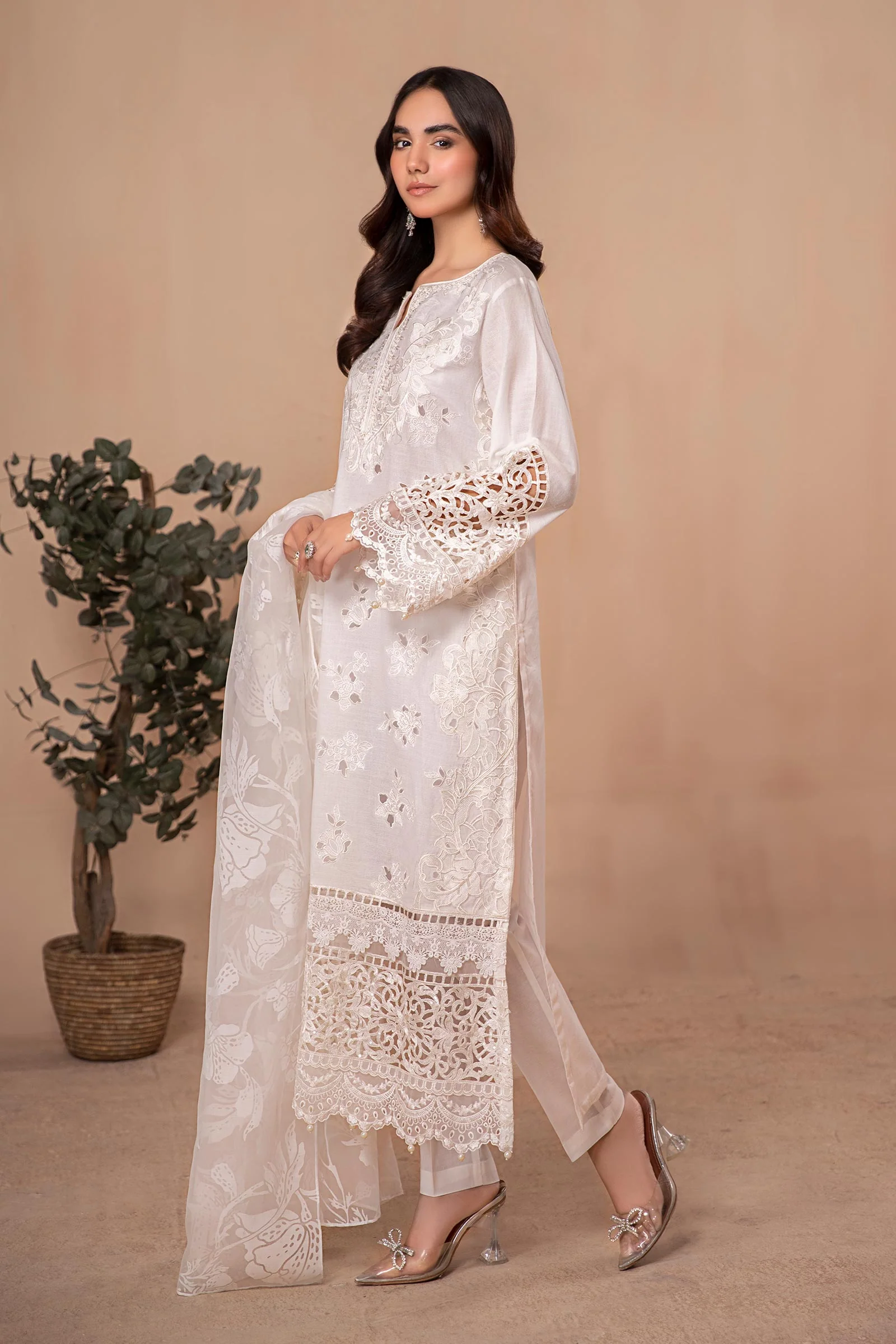 3 Piece Embroidered Lawn Suit - Image 5