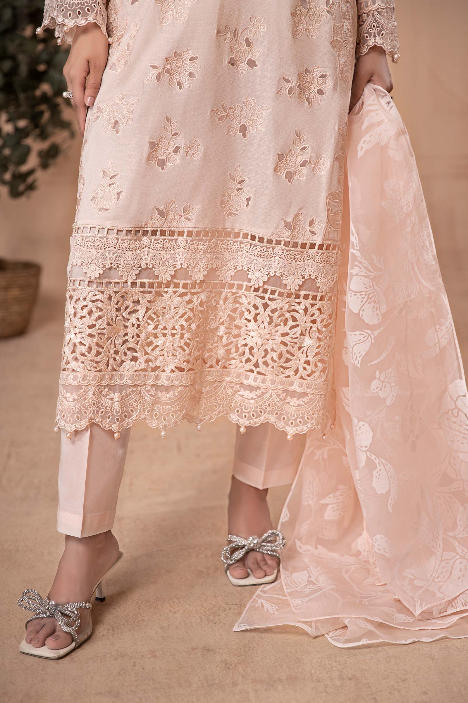 3 Piece Embroidered Lawn Suit - Image 3