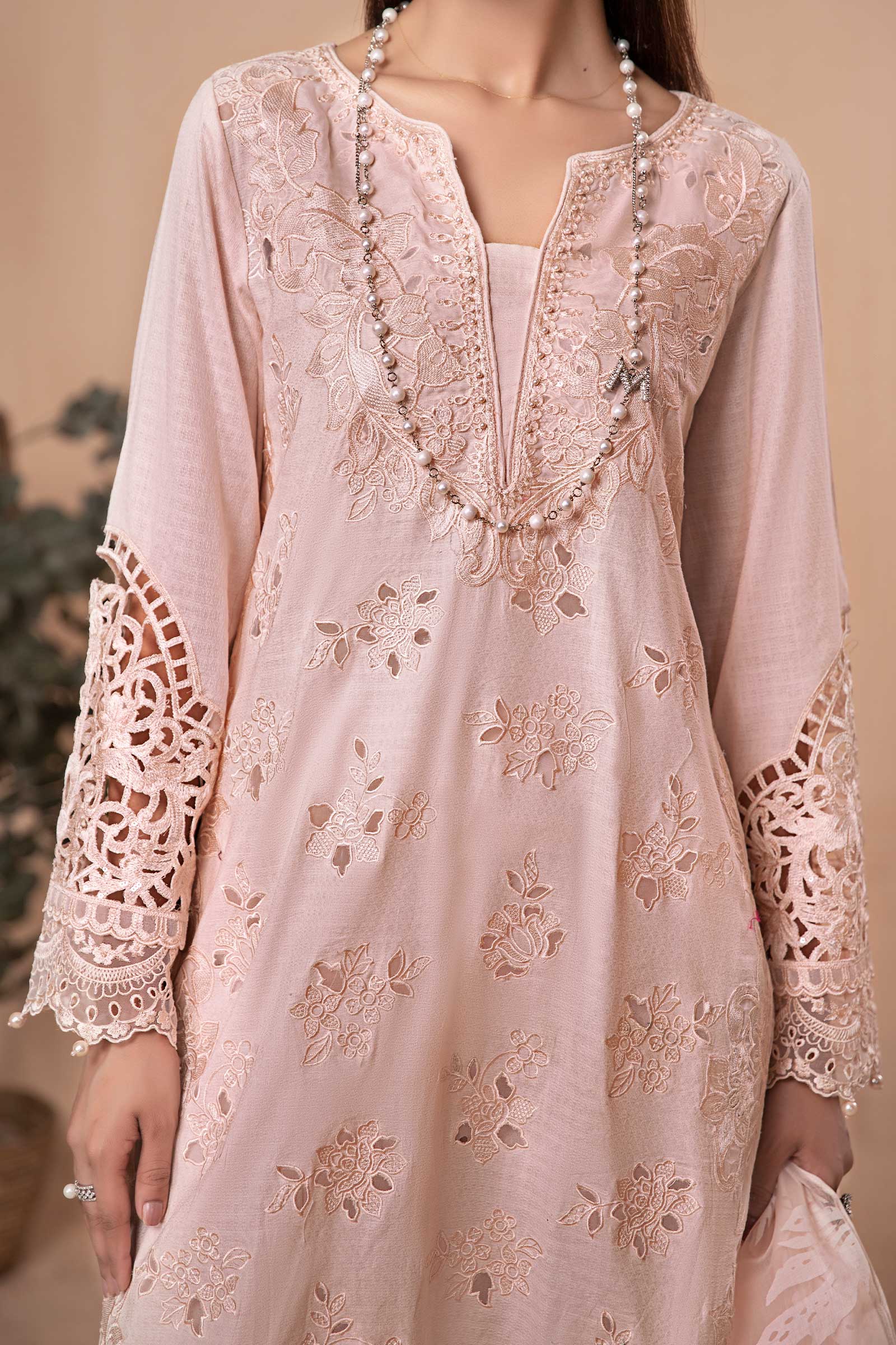 3 Piece Embroidered Lawn Suit - Image 4