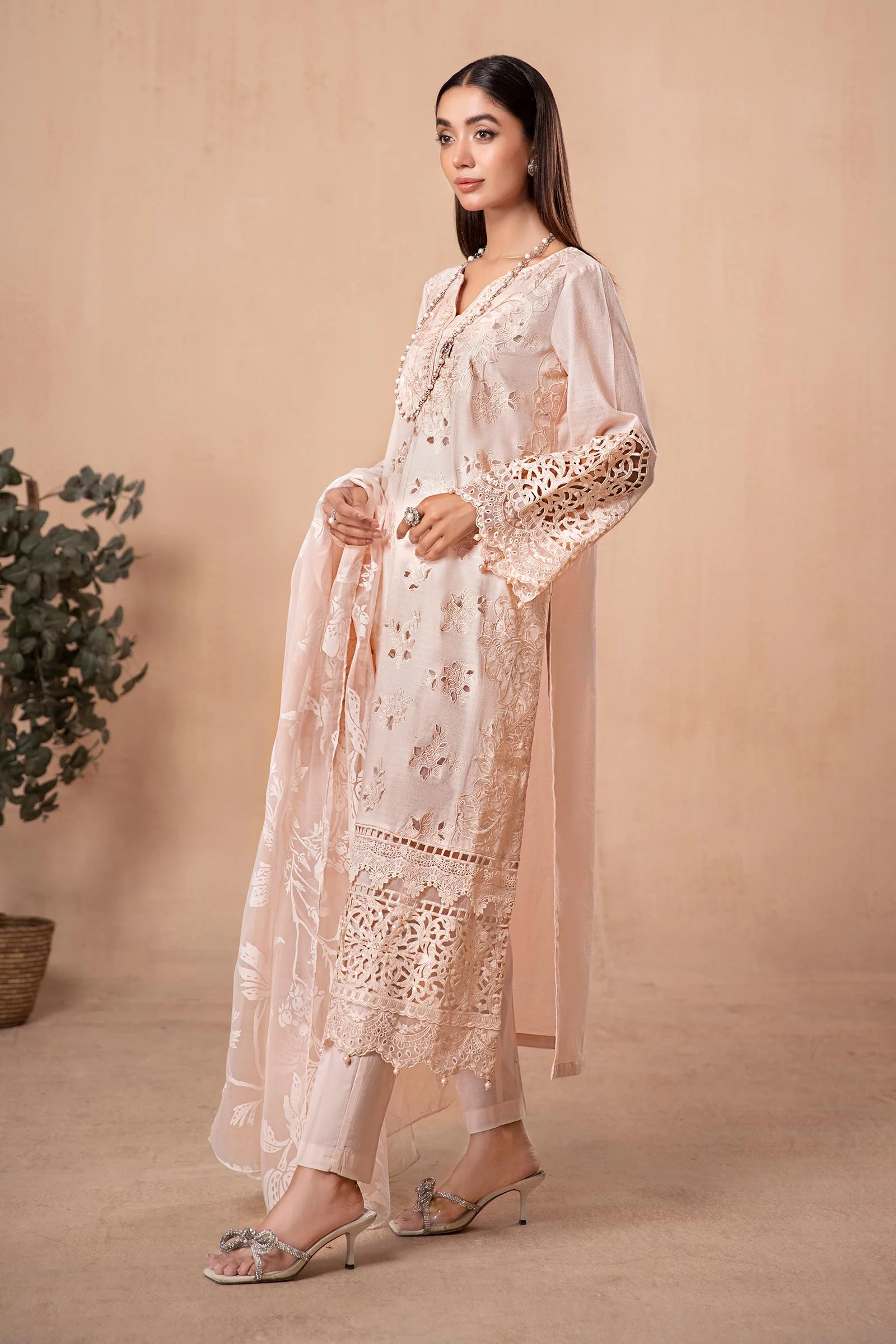 3 Piece Embroidered Lawn Suit - Image 5