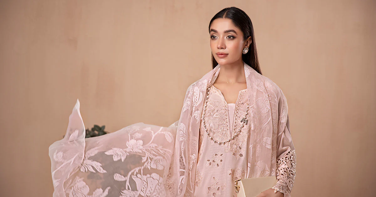 3 Piece Embroidered Lawn Suit - Image 7