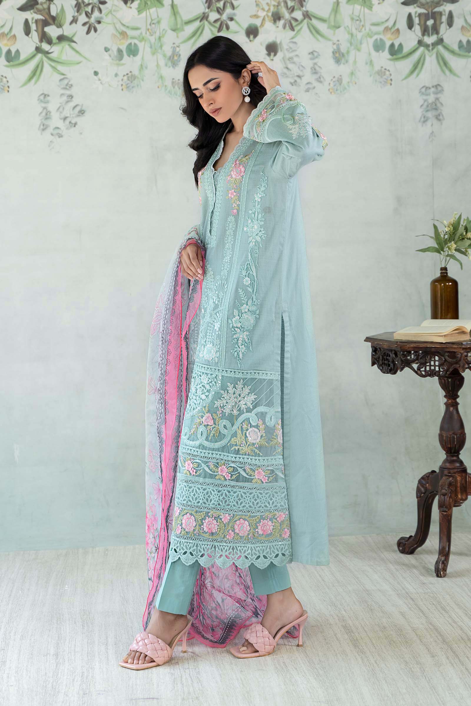 3 Piece Embroidered Lawn Suit - Image 6