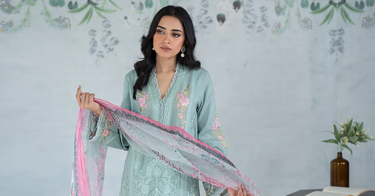 3 Piece Embroidered Lawn Suit - Image 8