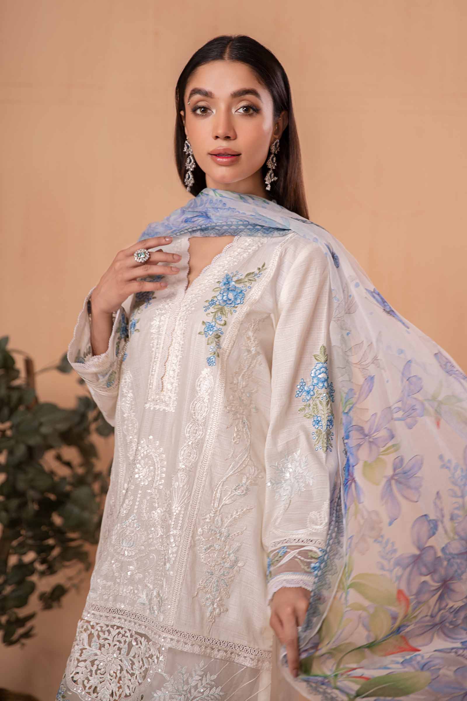 3 Piece Embroidered Lawn Suit - Image 3