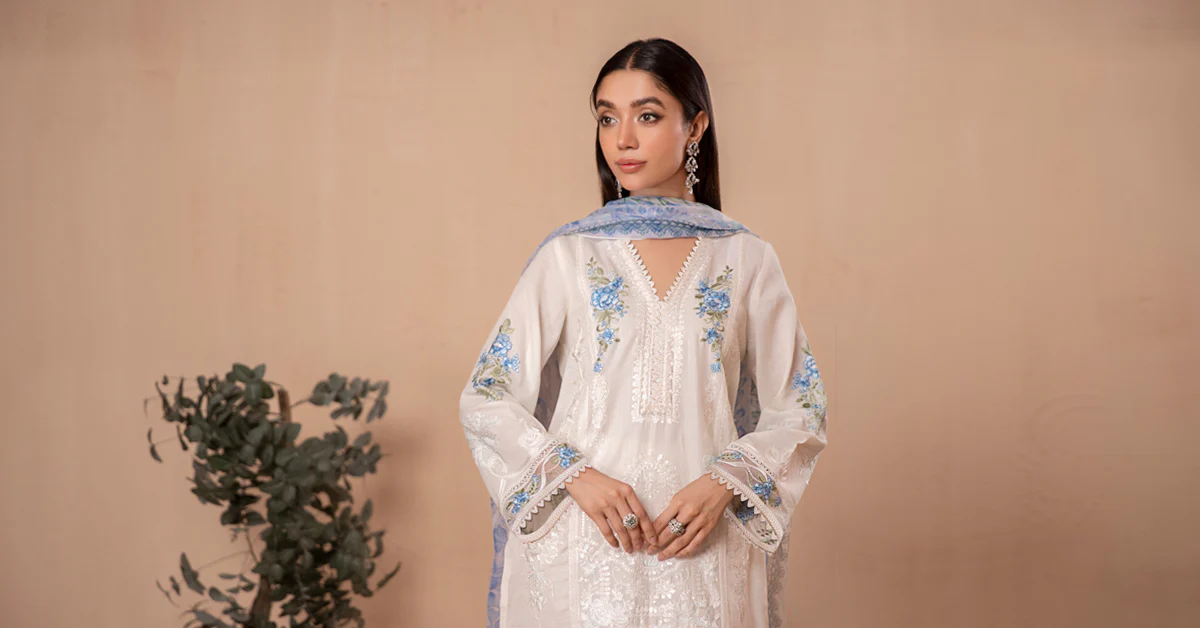 3 Piece Embroidered Lawn Suit - Image 8