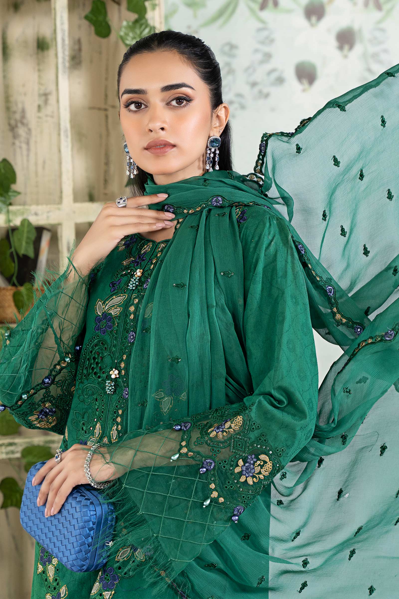 3 Piece Embroidered Jacquard Lawn Suit - Image 3
