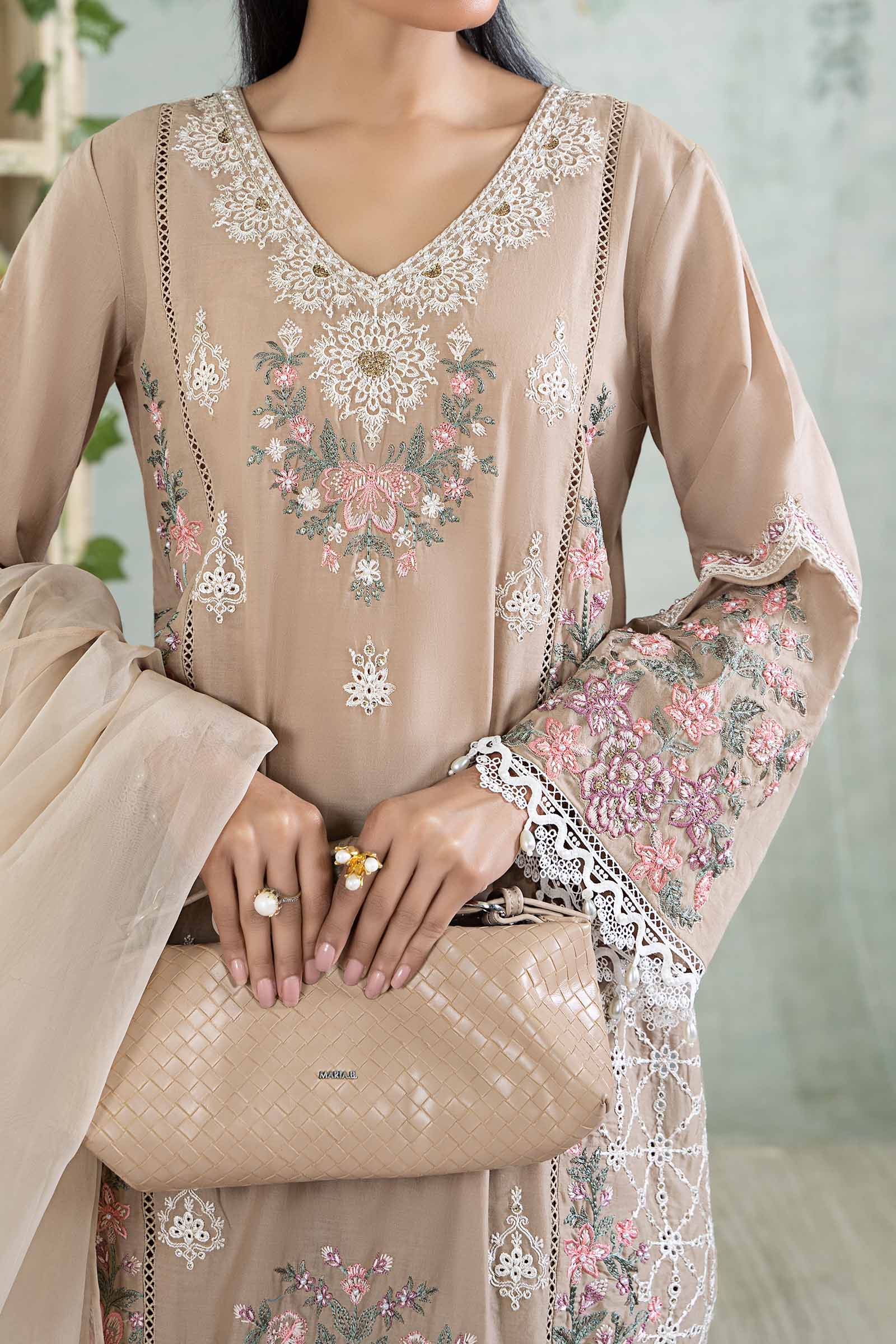 3 Piece Embroidered Lawn Suit - Image 3