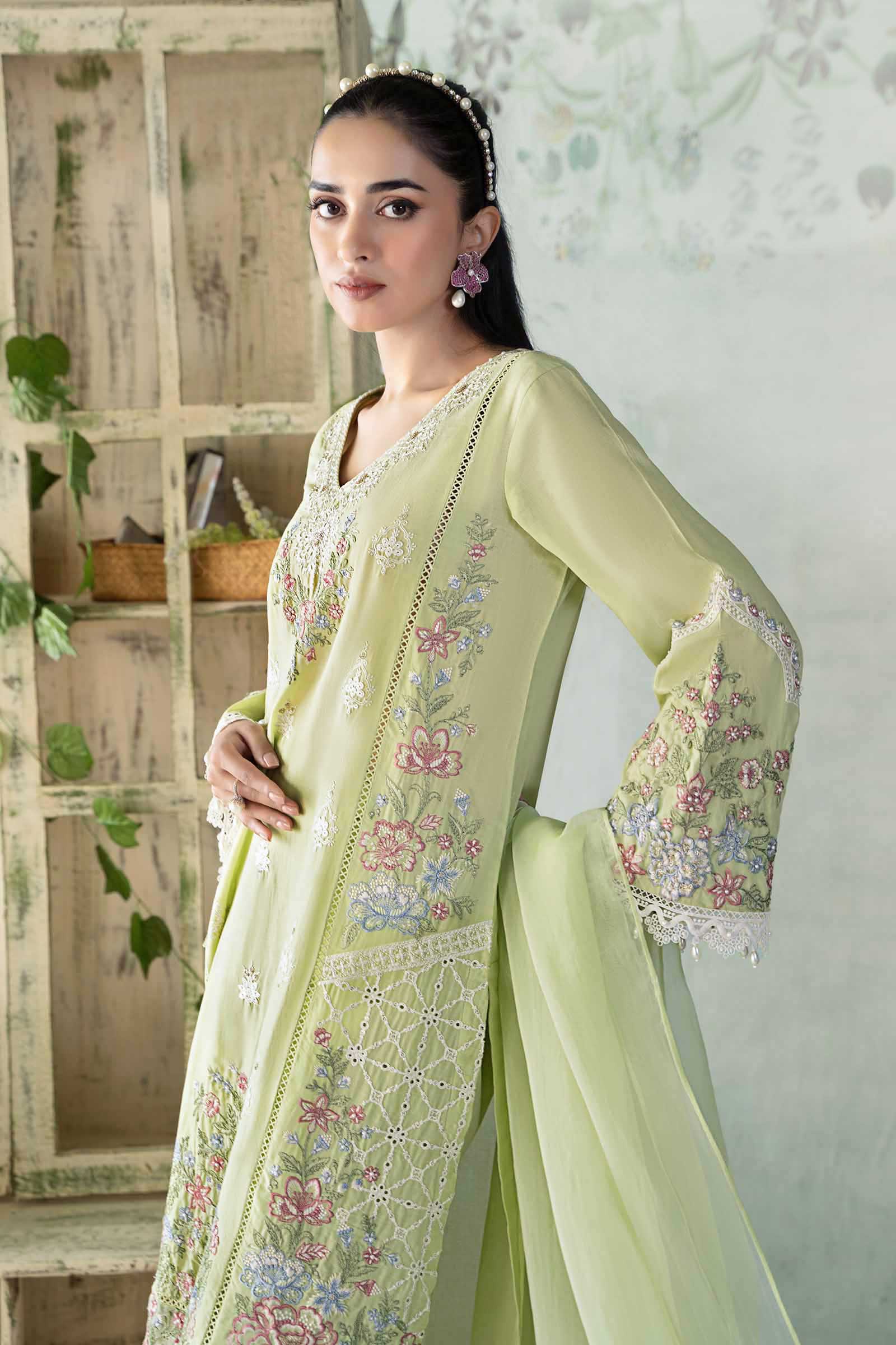 3 Piece Embroidered Lawn Suit - Image 3