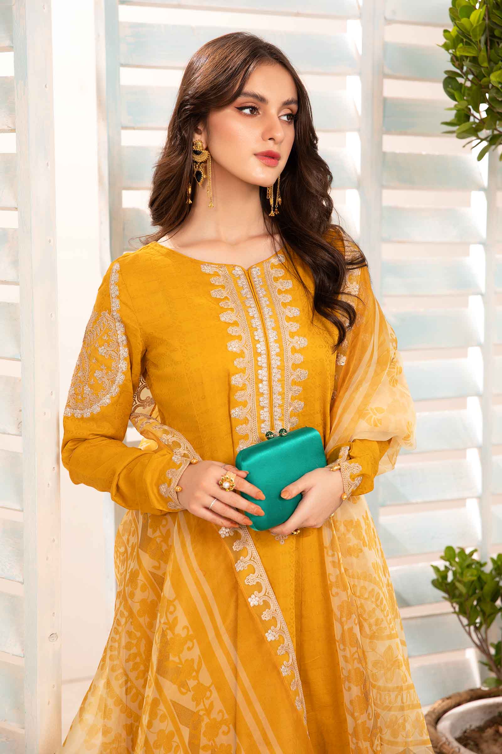 3 Piece Dyed Jacquard Lawn Suit - Image 3