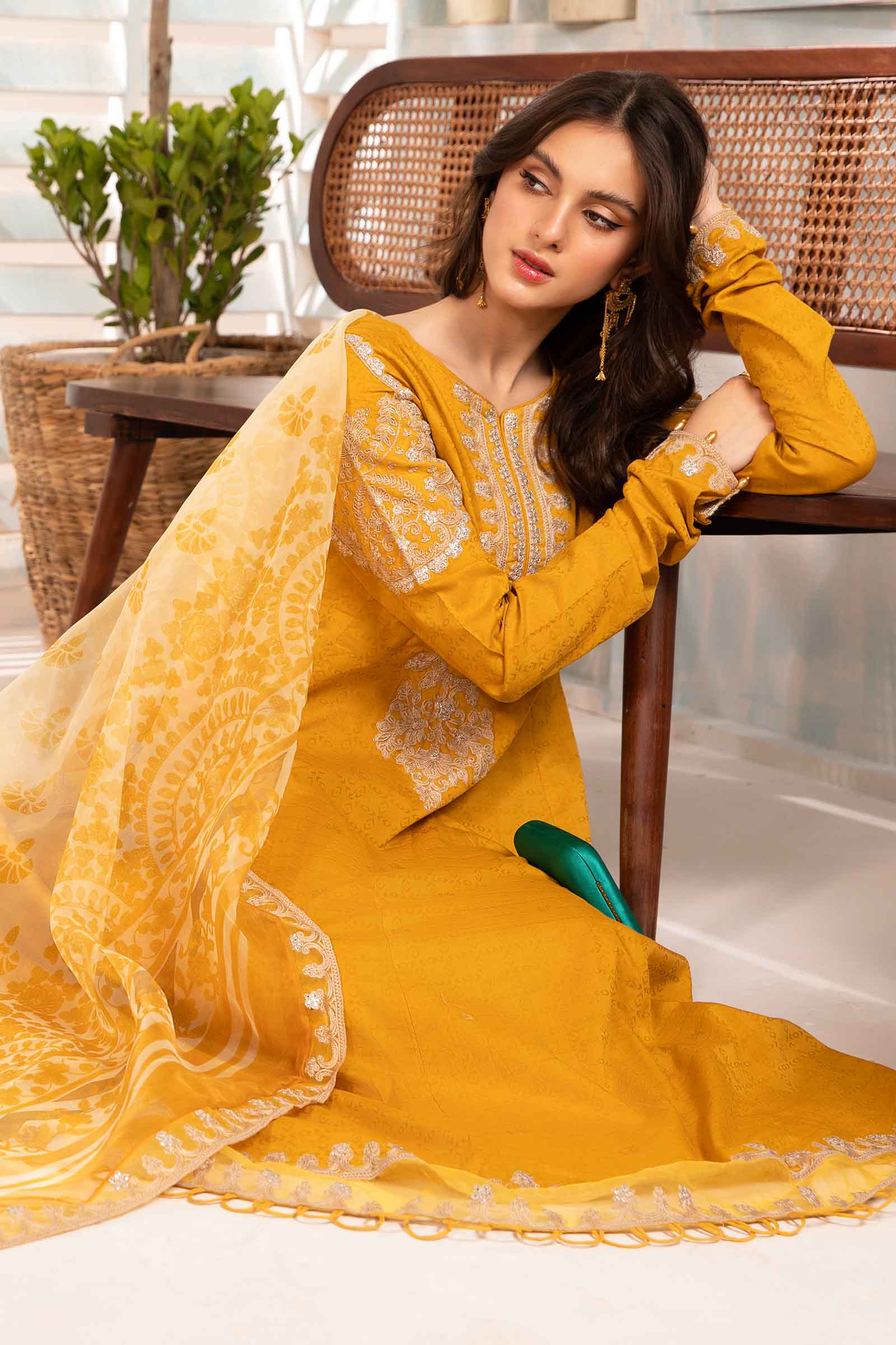 3 Piece Dyed Jacquard Lawn Suit - Image 4