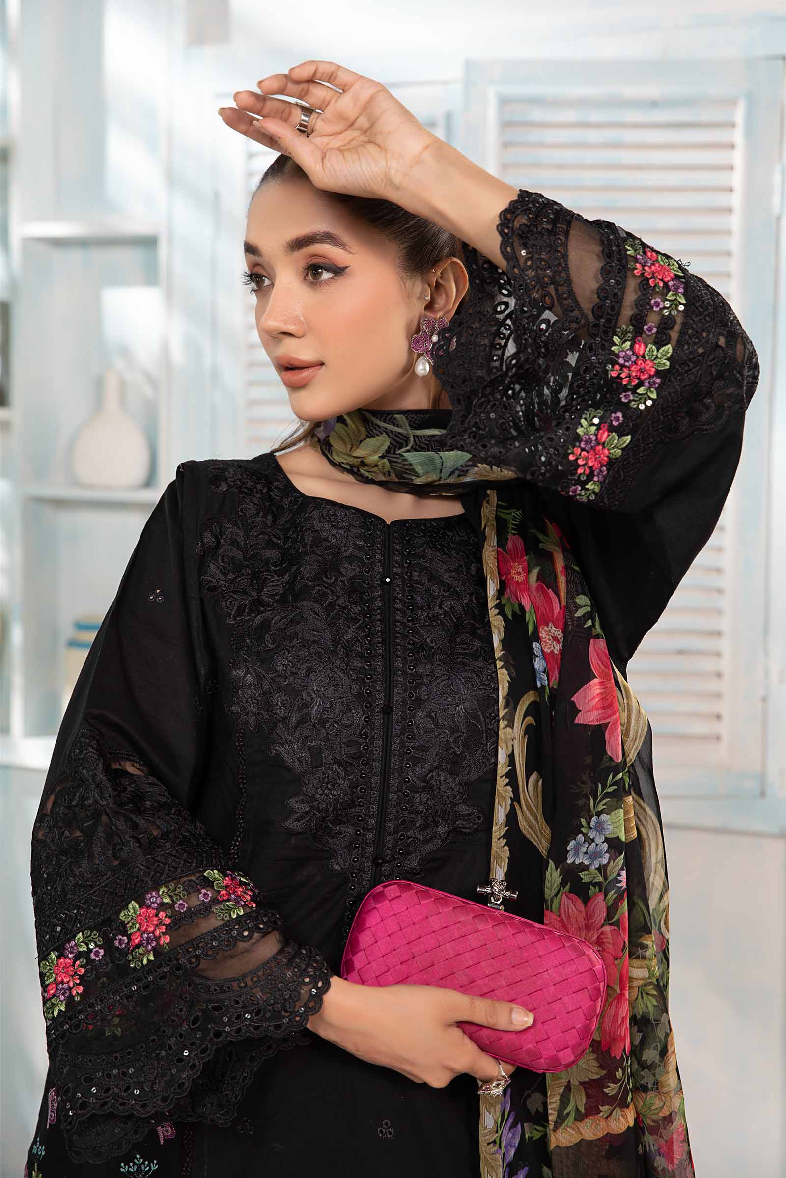 3 Piece Embroidered Lawn Suit - Image 2