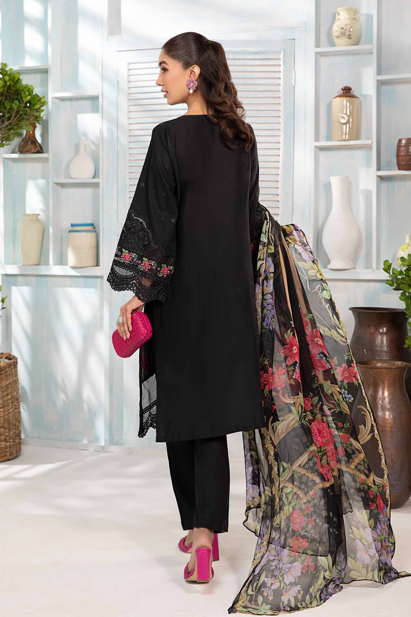 3 Piece Embroidered Lawn Suit - Image 5