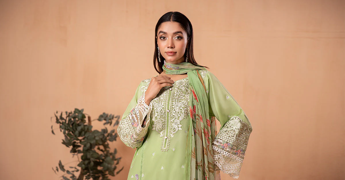 3 Piece Embroidered Lawn Suit - Image 8