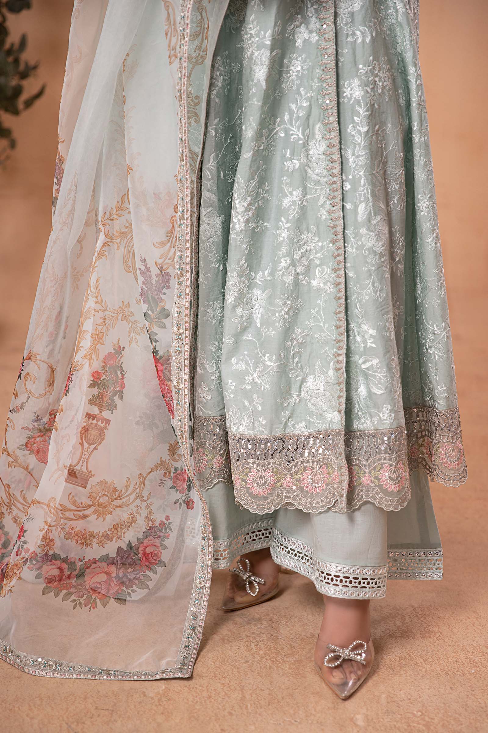 3 Piece Embroidered Jacquard Lawn Suit - Image 4