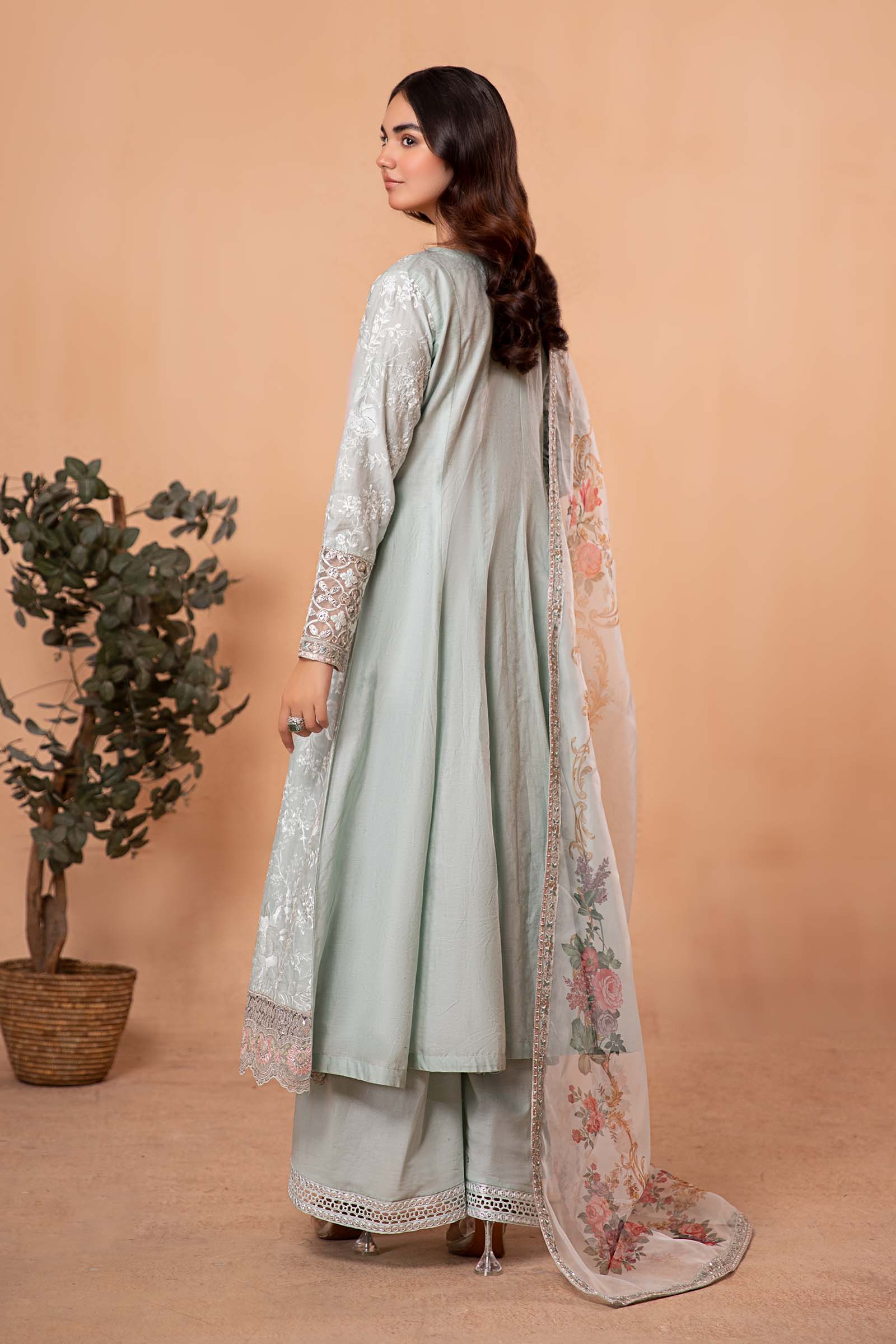 3 Piece Embroidered Jacquard Lawn Suit - Image 7