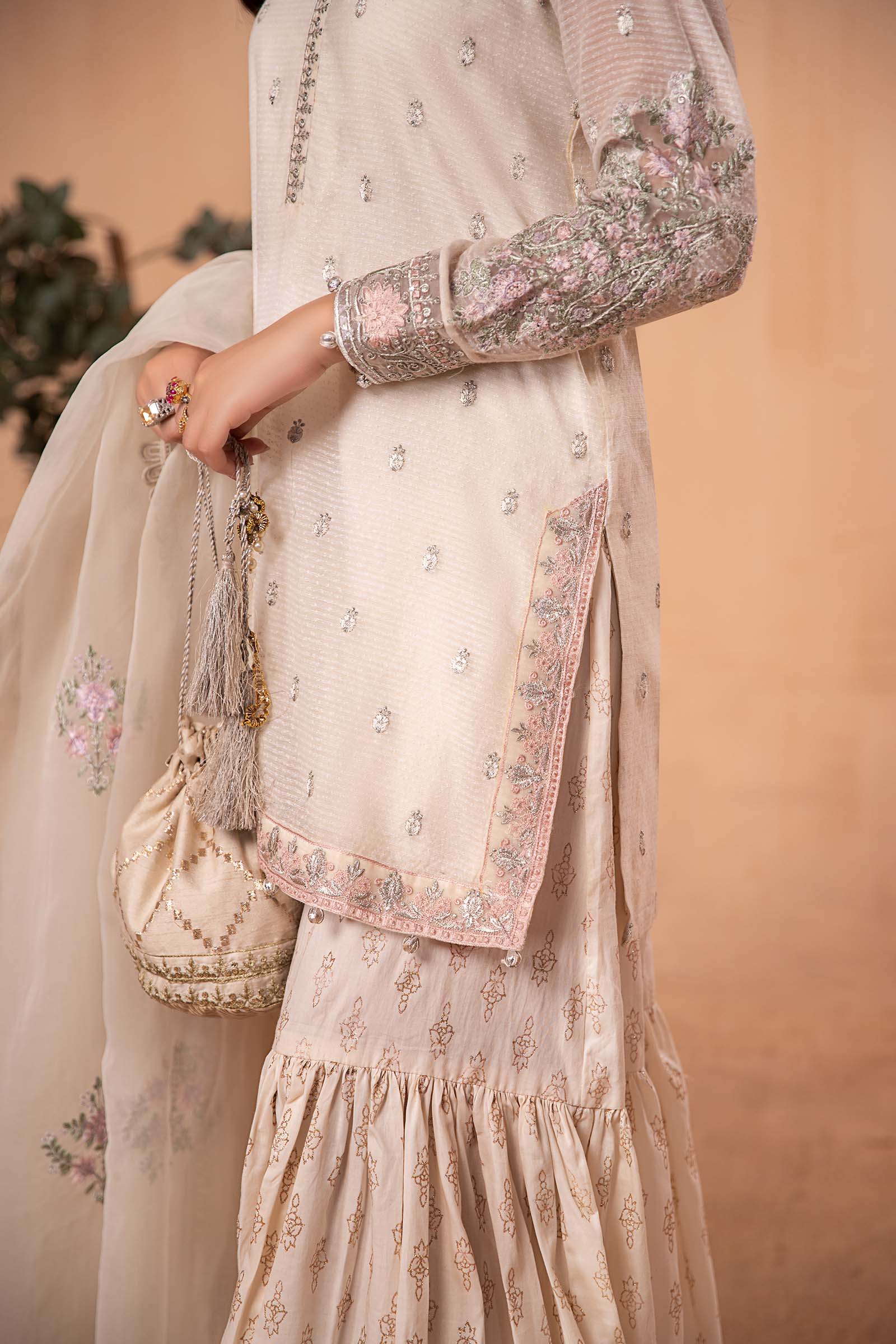3 Piece Embroidered Cotton Karandi Suit - Image 5
