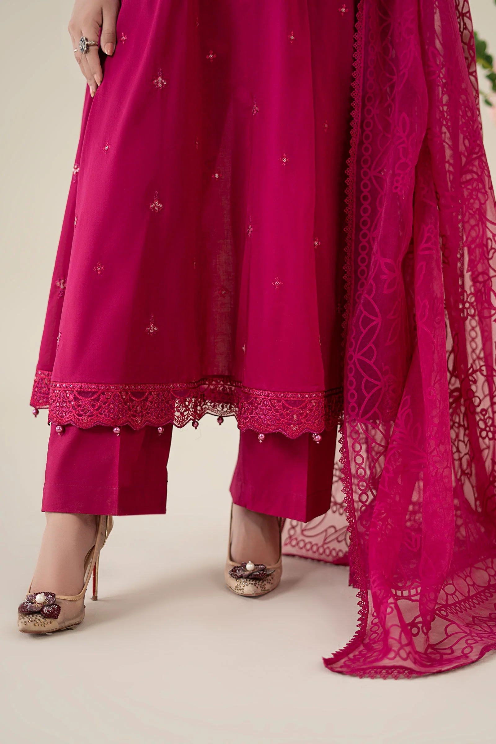 3 Piece Embroidered Lawn Suit - Image 4