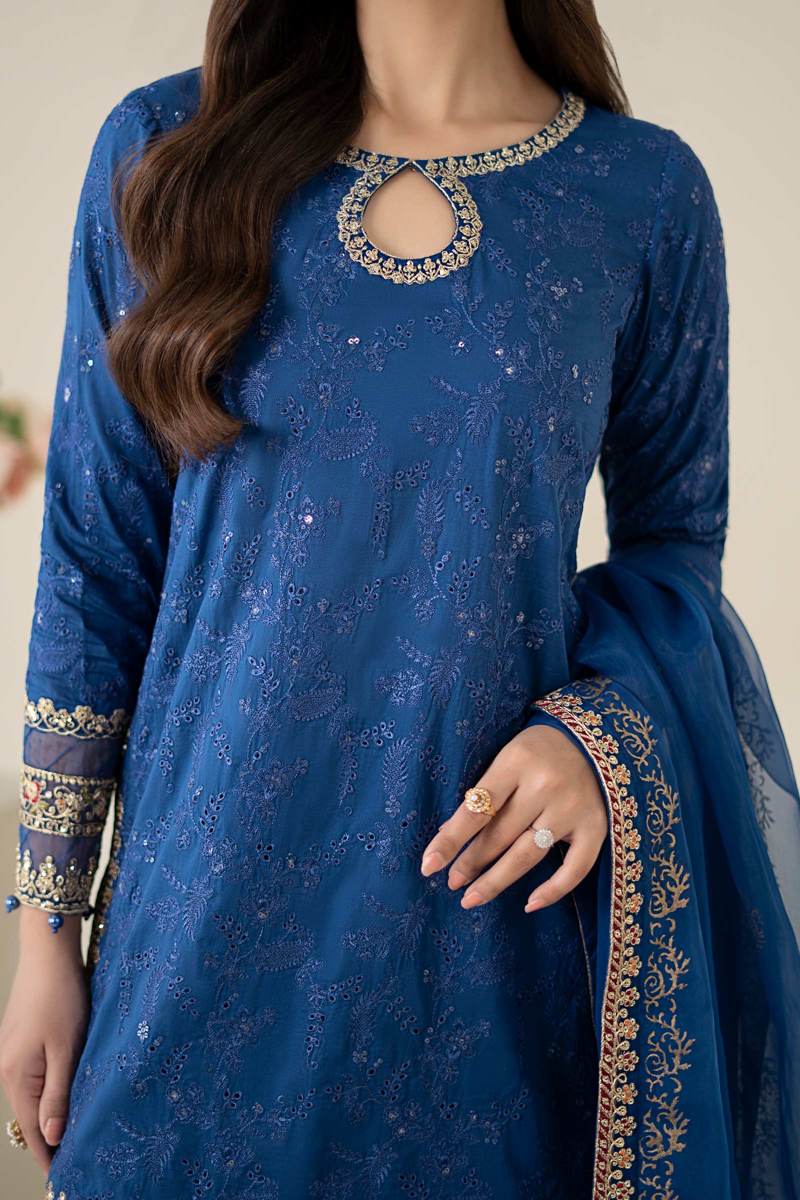 3 Piece Embroidered Lawn Suit - Image 3