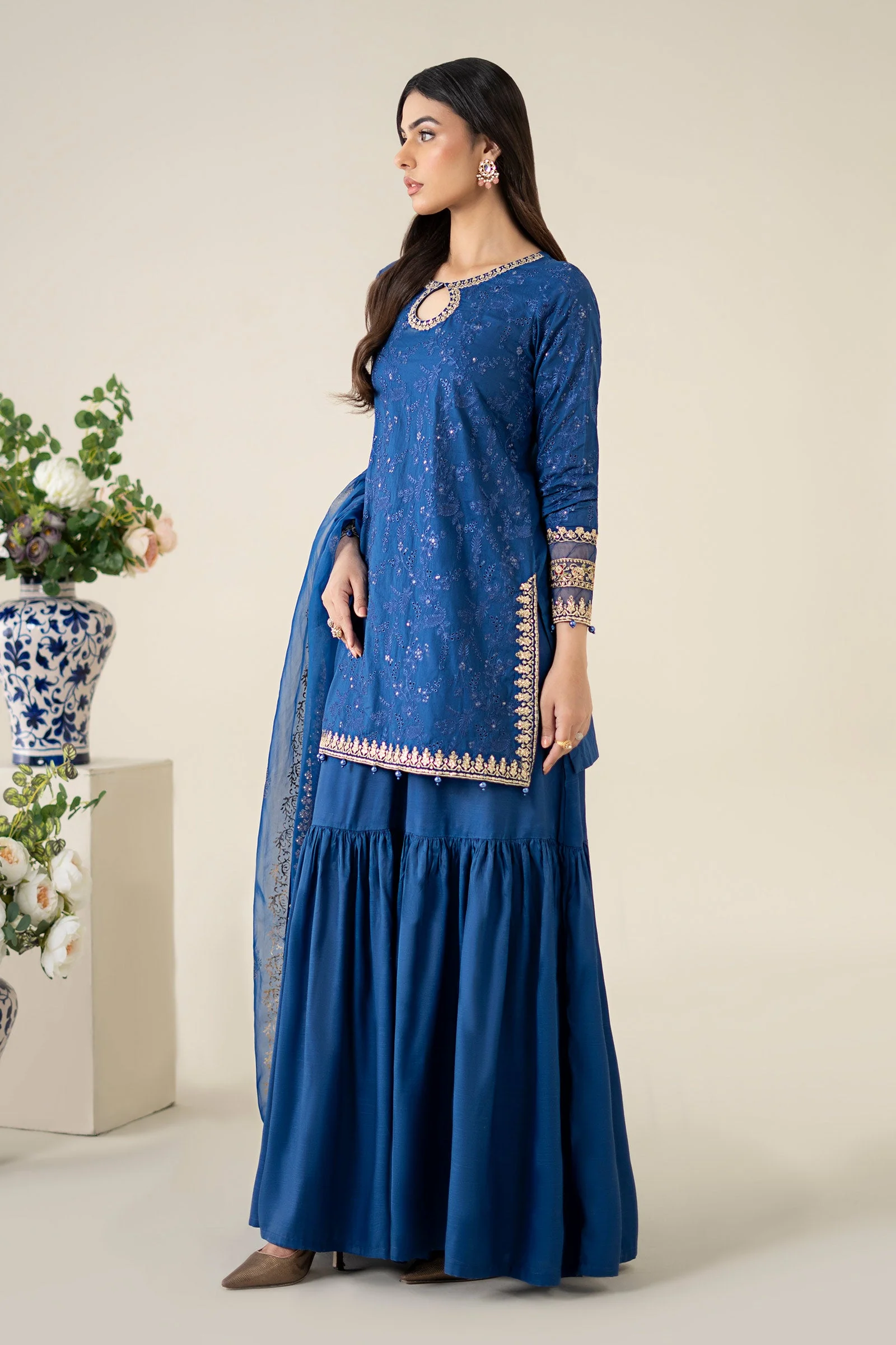 3 Piece Embroidered Lawn Suit - Image 5
