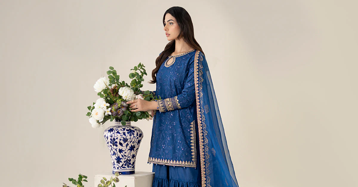 3 Piece Embroidered Lawn Suit - Image 7