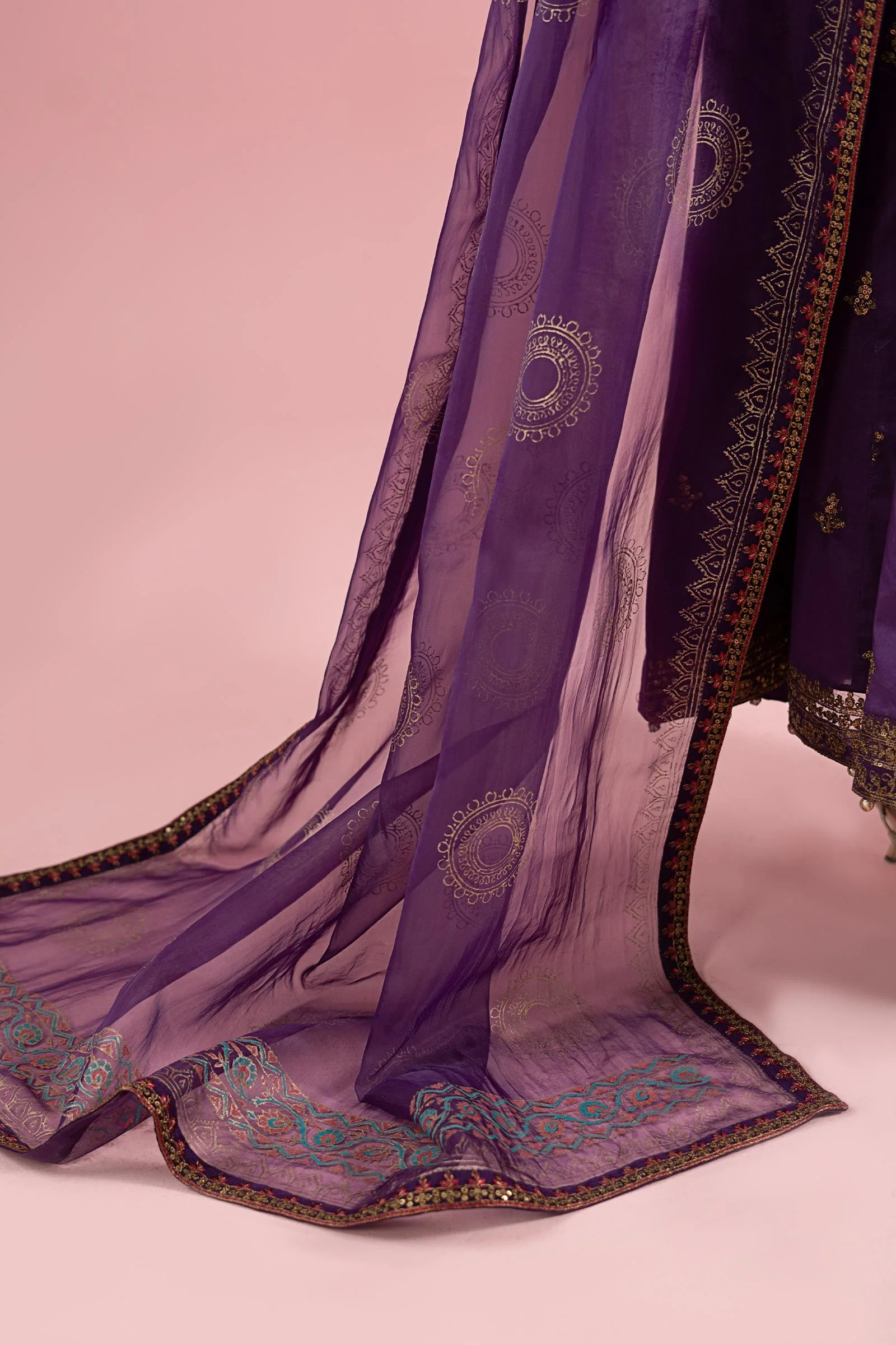 3 Piece Embroidered Lawn Suit - Image 5