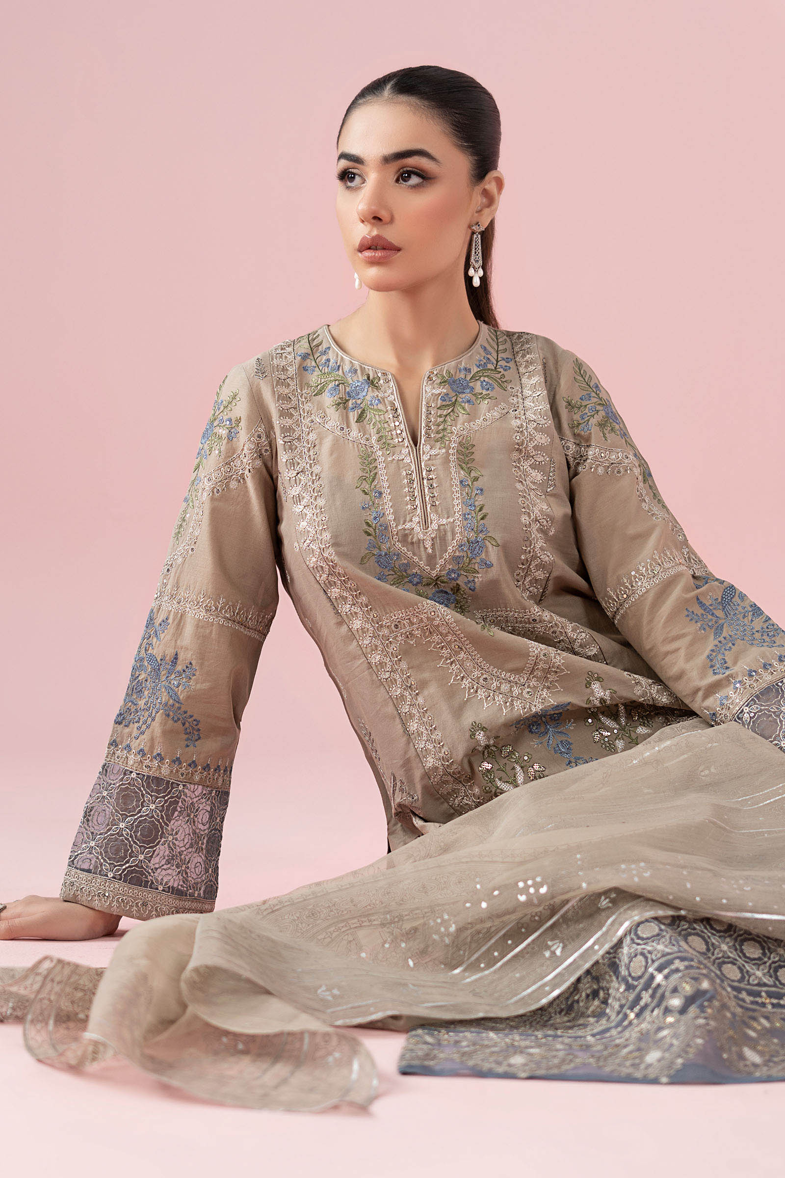 3 Piece Embroidered Lawn Suit - Image 2