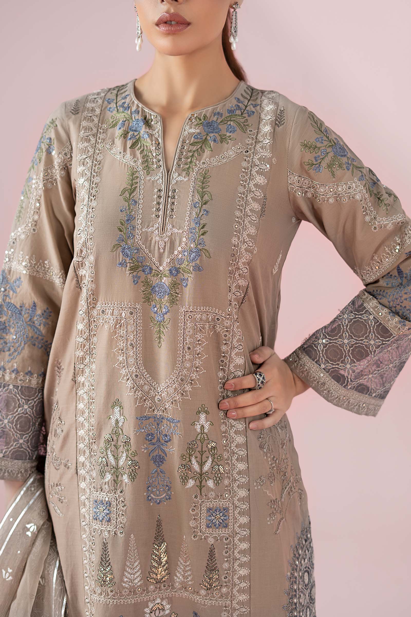 3 Piece Embroidered Lawn Suit - Image 4