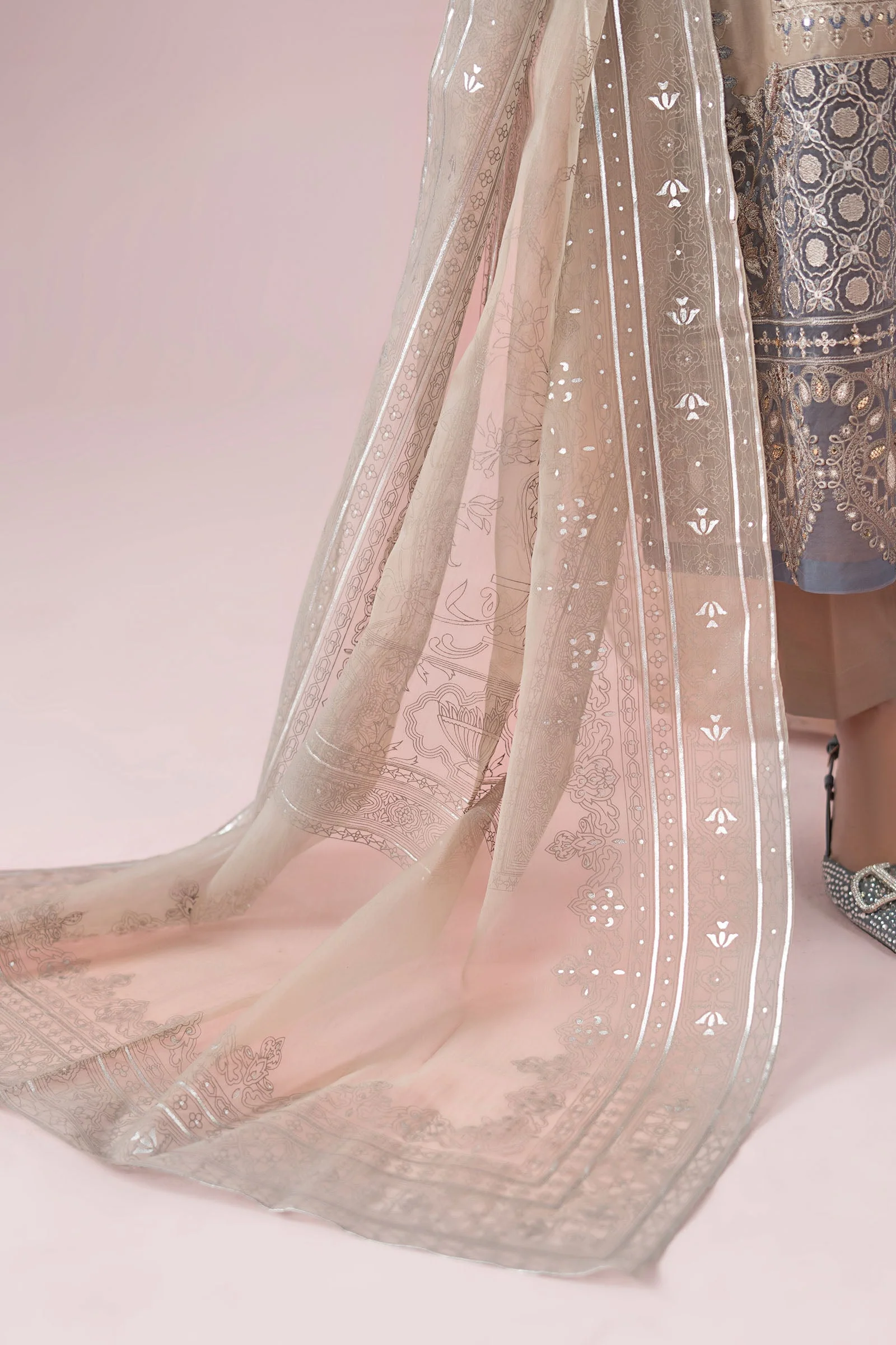 3 Piece Embroidered Lawn Suit - Image 6