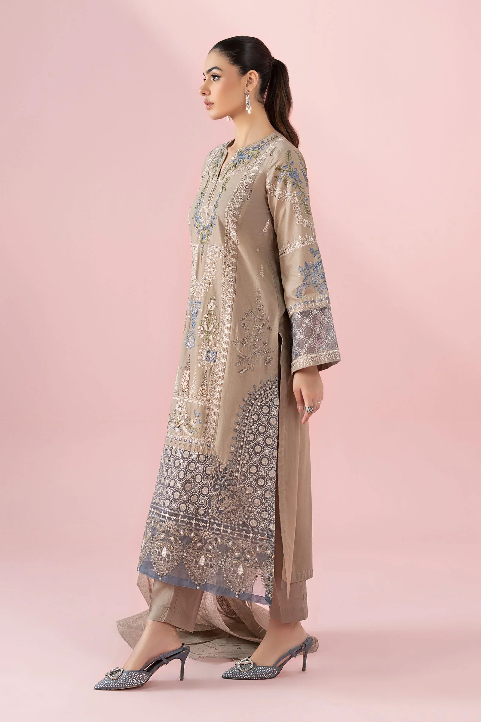 3 Piece Embroidered Lawn Suit - Image 7