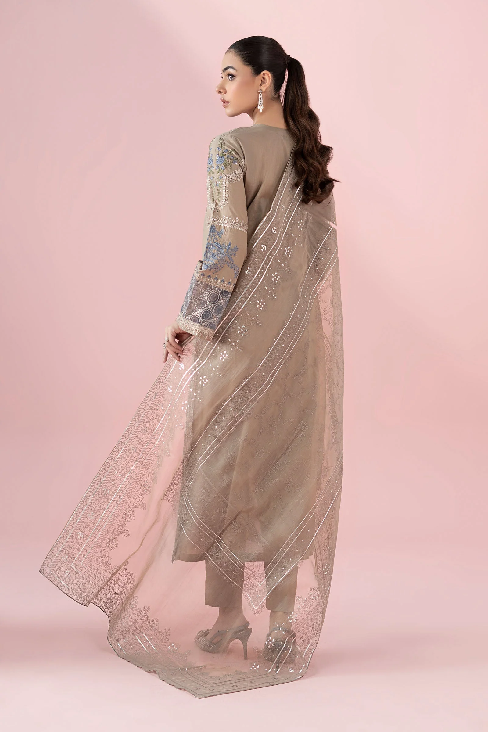 3 Piece Embroidered Lawn Suit - Image 8