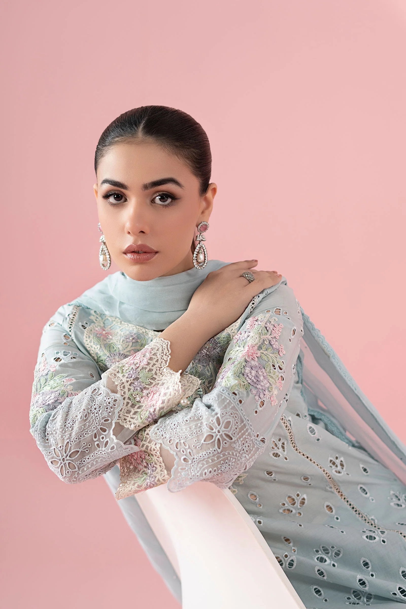 3 Piece Embroidered Lawn Suit - Image 3